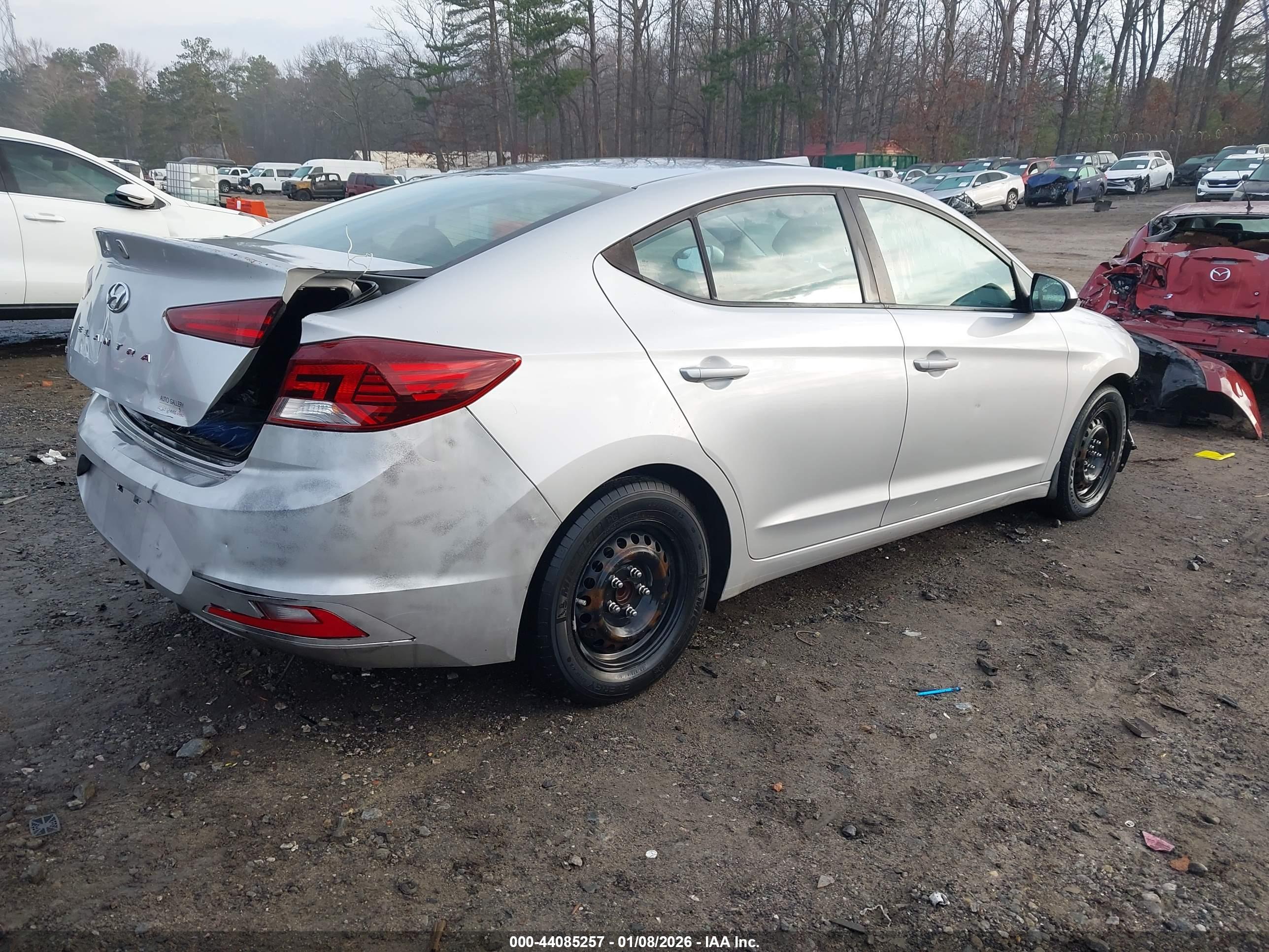 HYUNDAI ELANTRA image 4