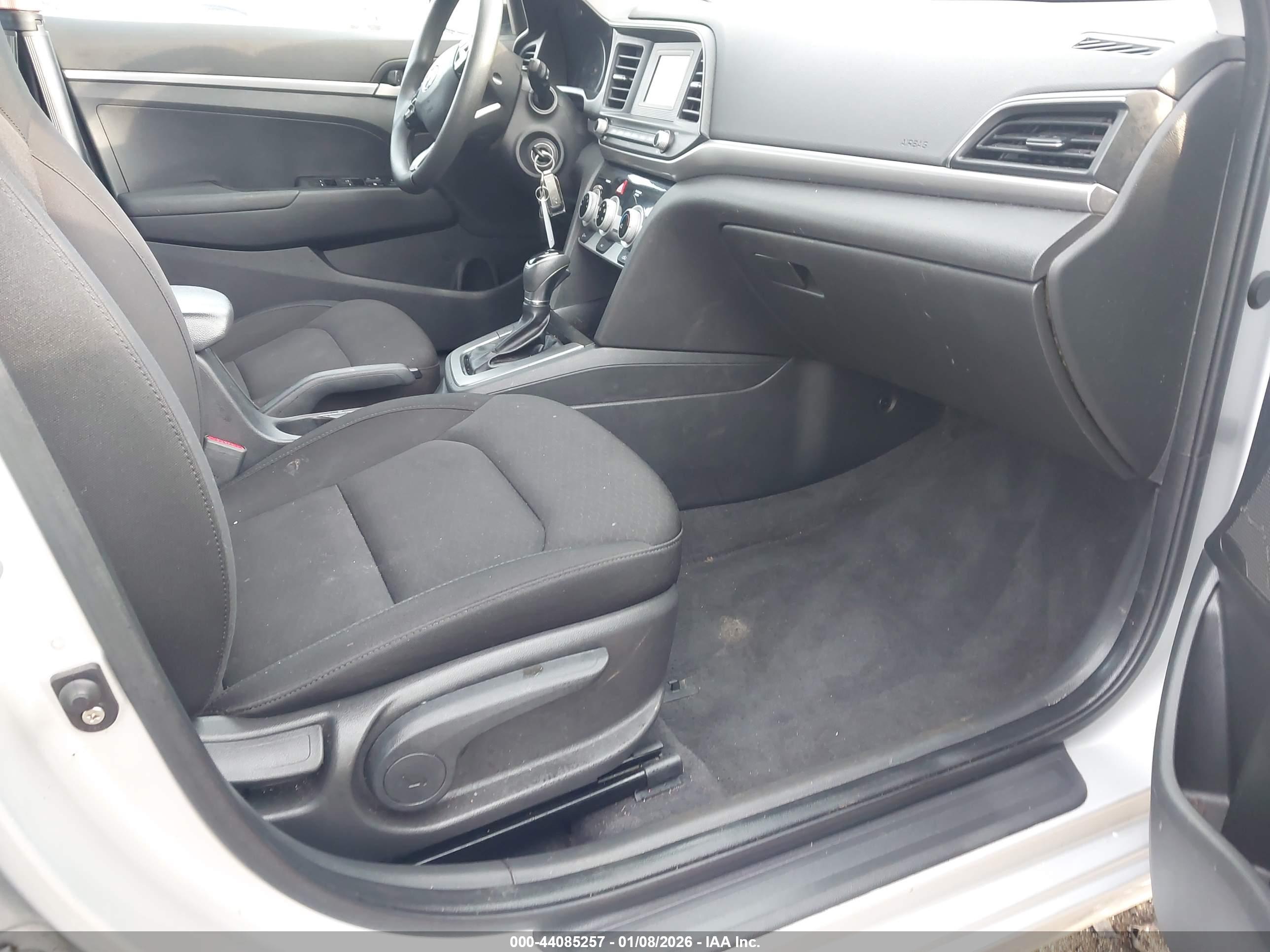HYUNDAI ELANTRA image 5