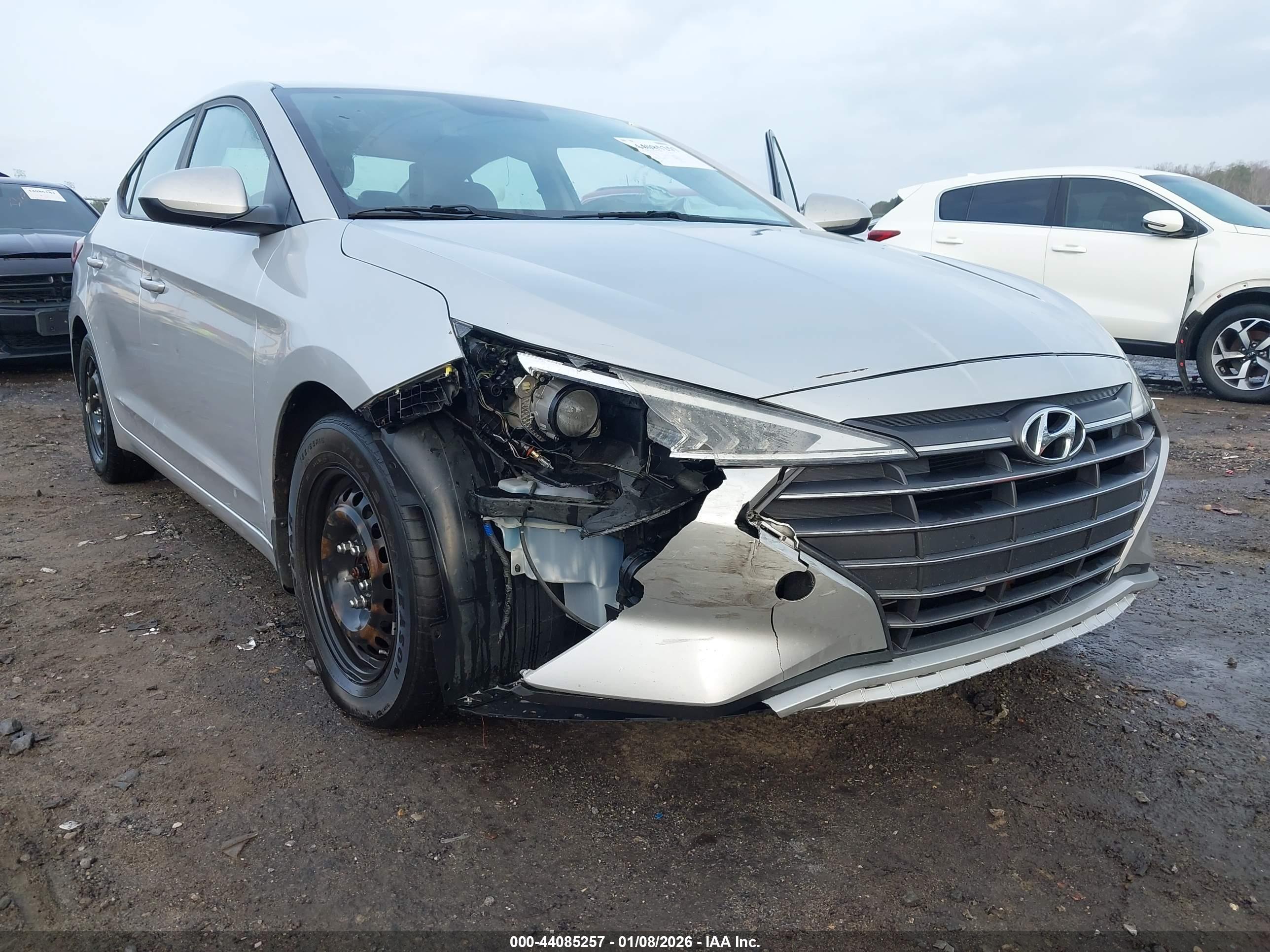 HYUNDAI ELANTRA image 6