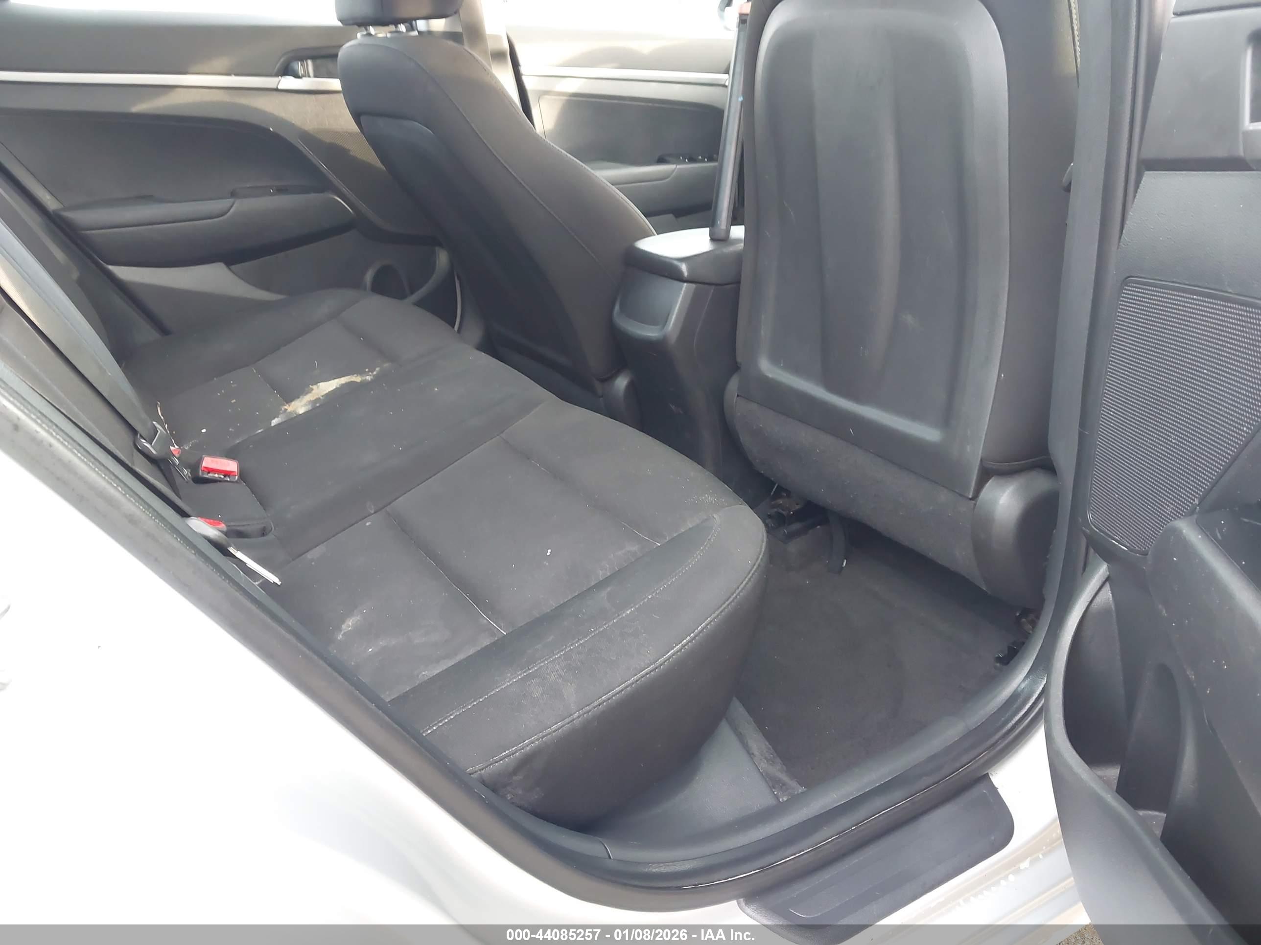 HYUNDAI ELANTRA image 8