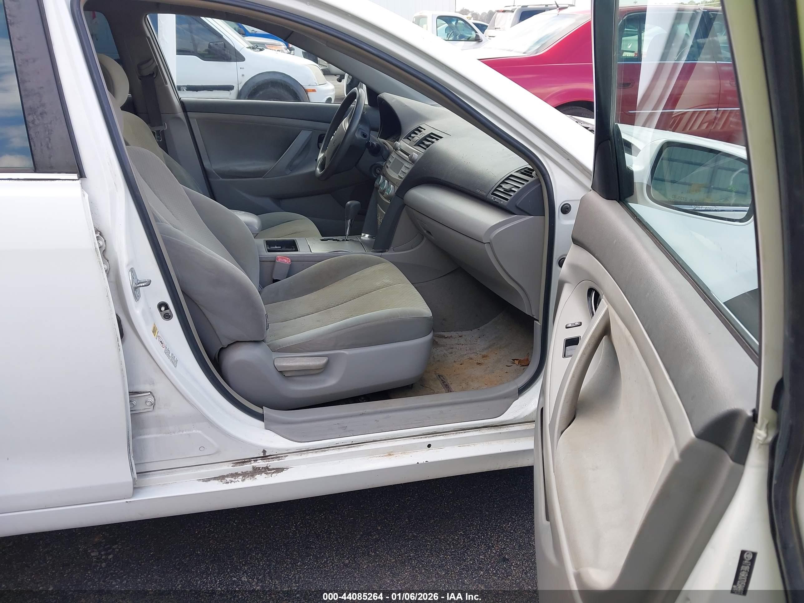 TOYOTA CAMRY image 5
