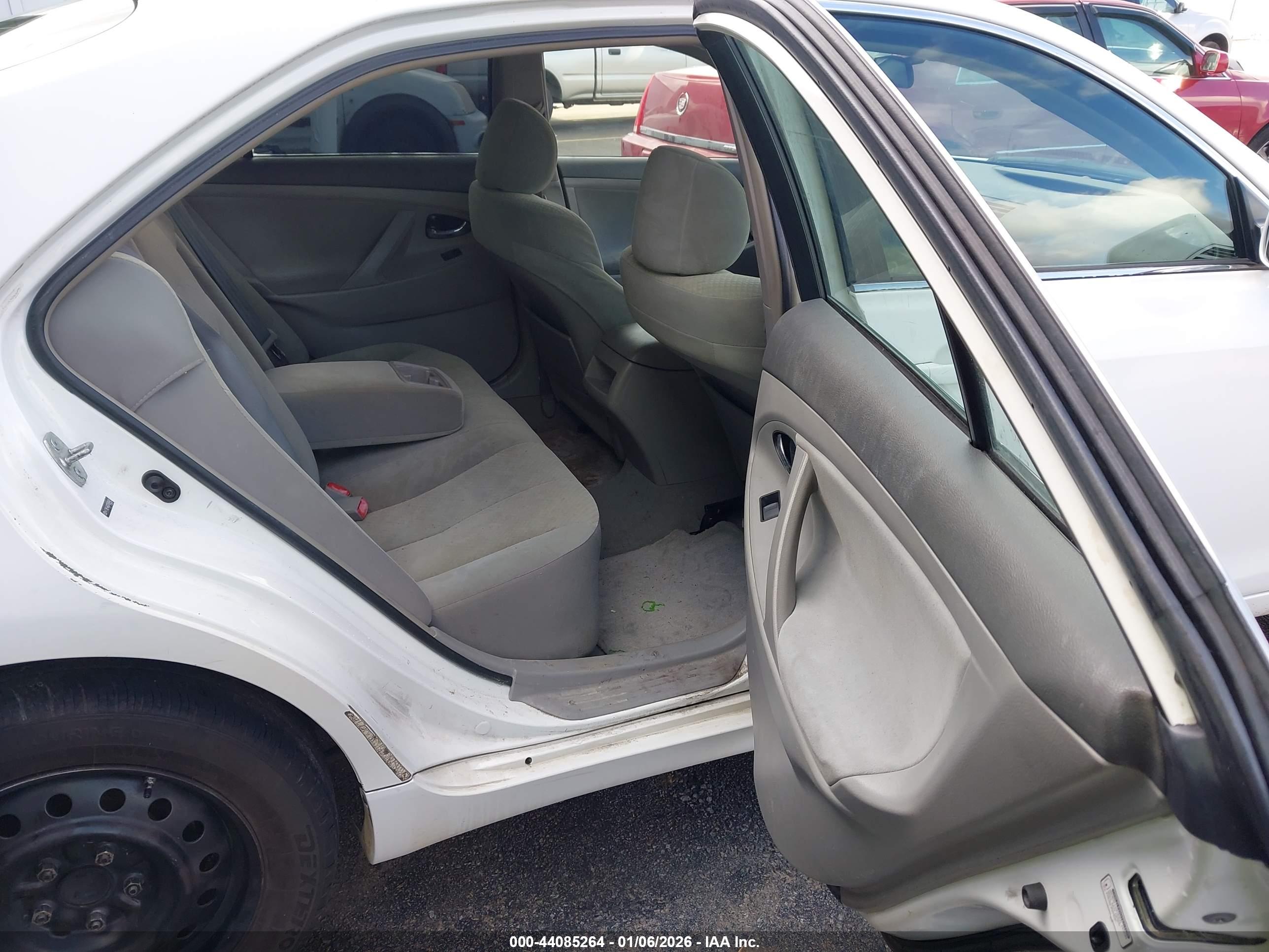 TOYOTA CAMRY image 8