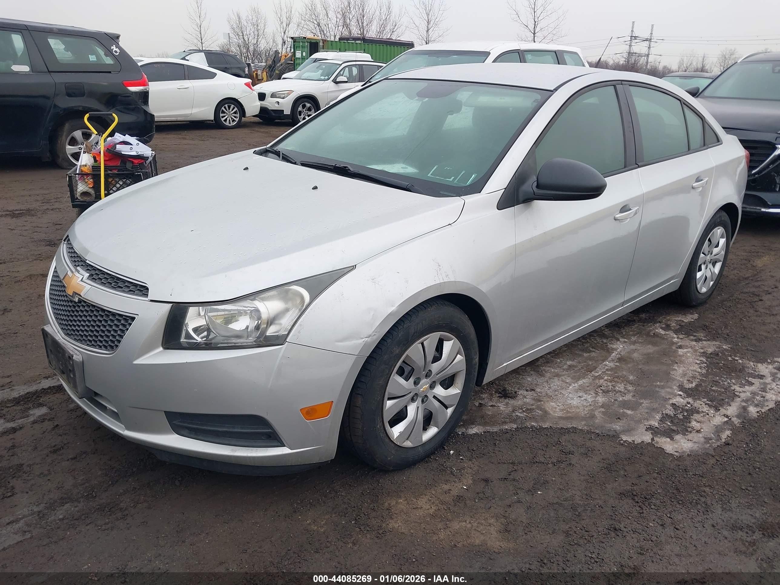 CHEVROLET CRUZE image 2