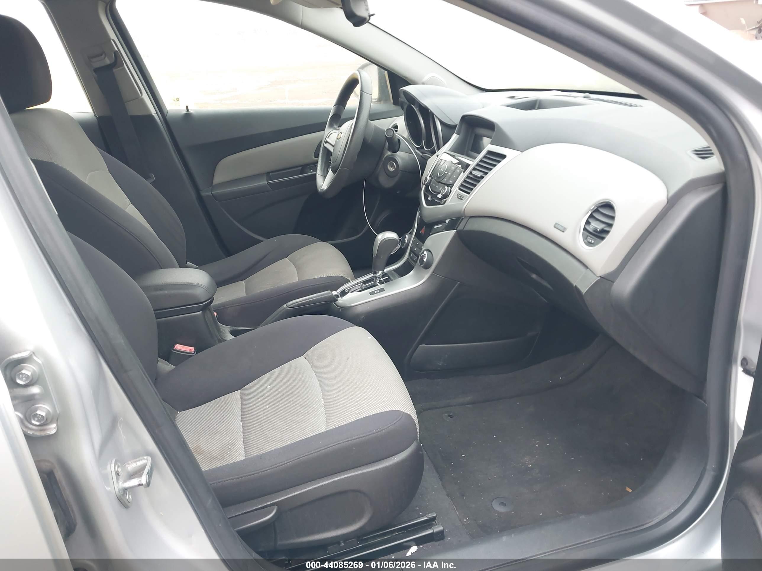 CHEVROLET CRUZE image 5