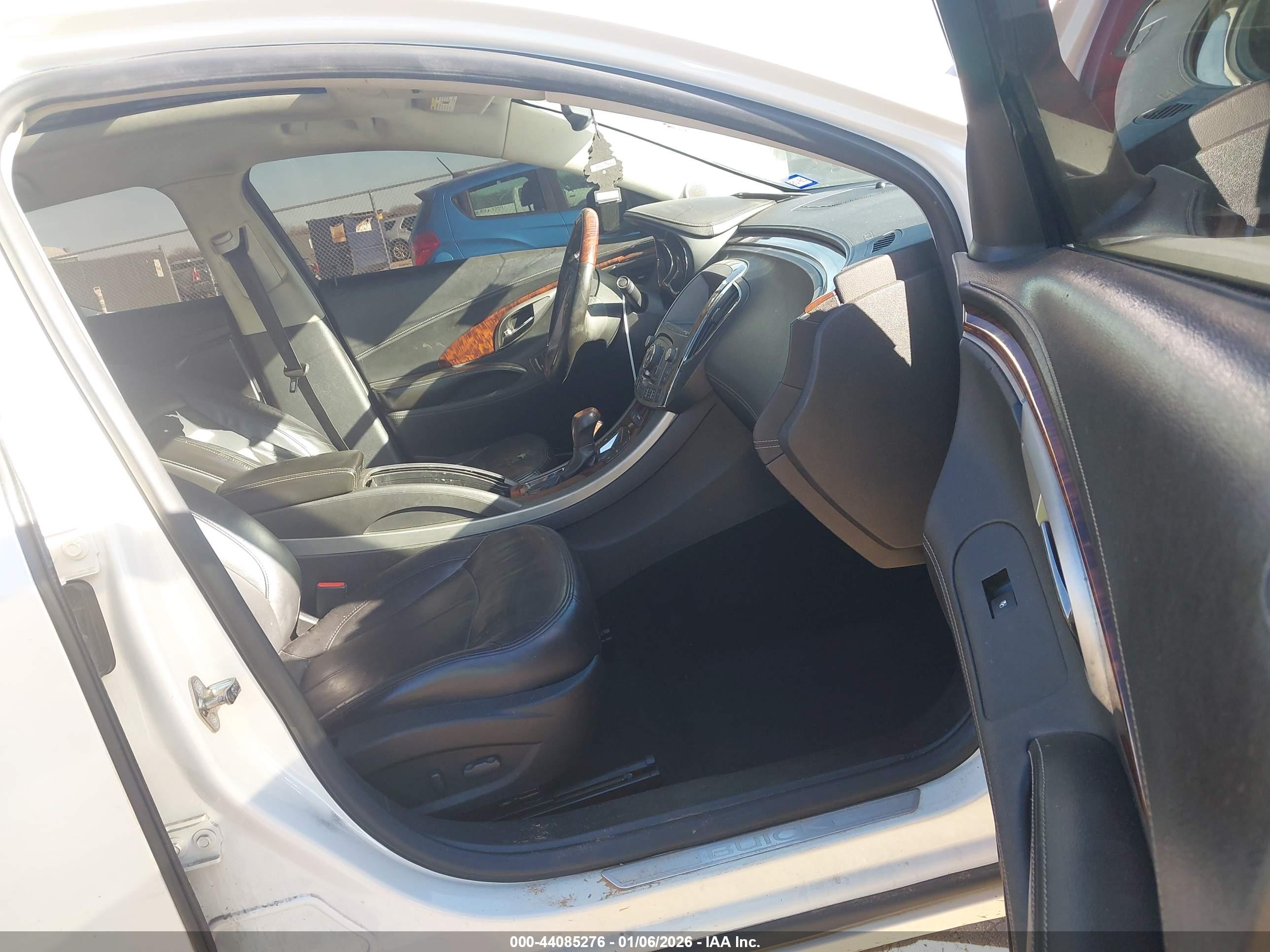 BUICK LACROSSE image 5