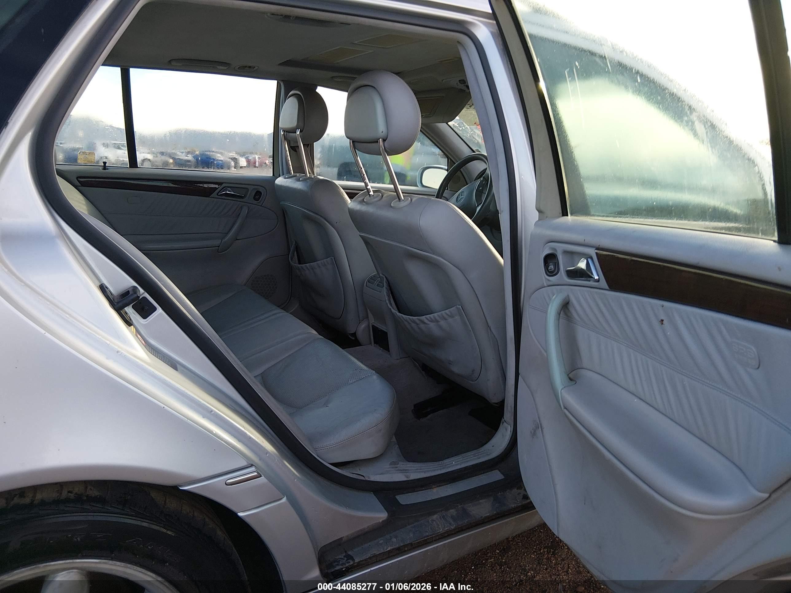 MERCEDES-BENZ C image 8