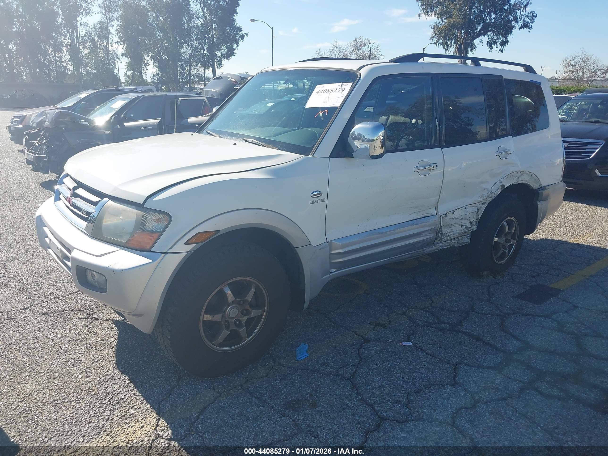 MITSUBISHI MONTERO image 2