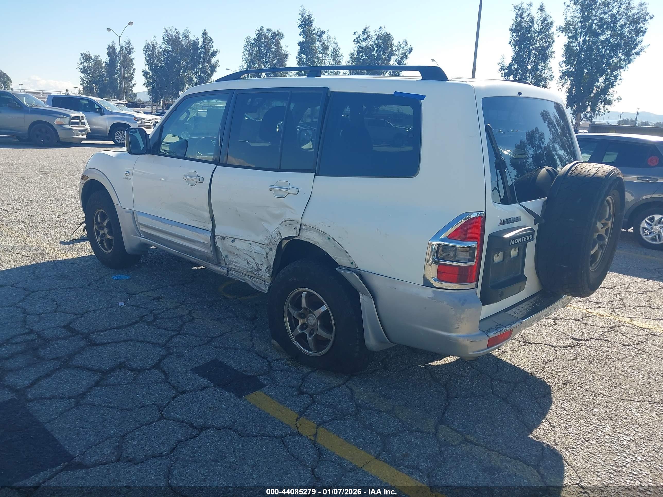 MITSUBISHI MONTERO image 3