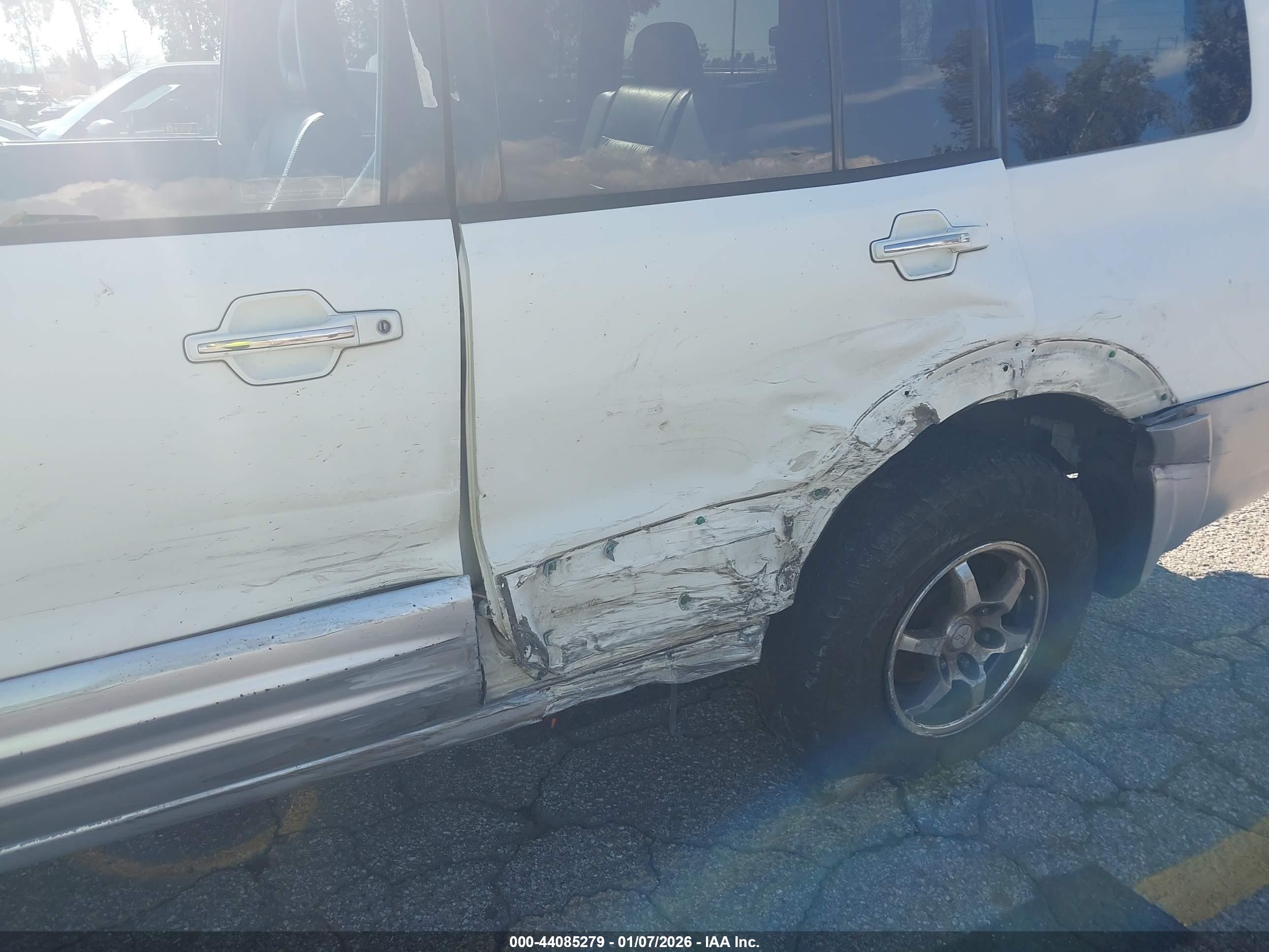 MITSUBISHI MONTERO image 6