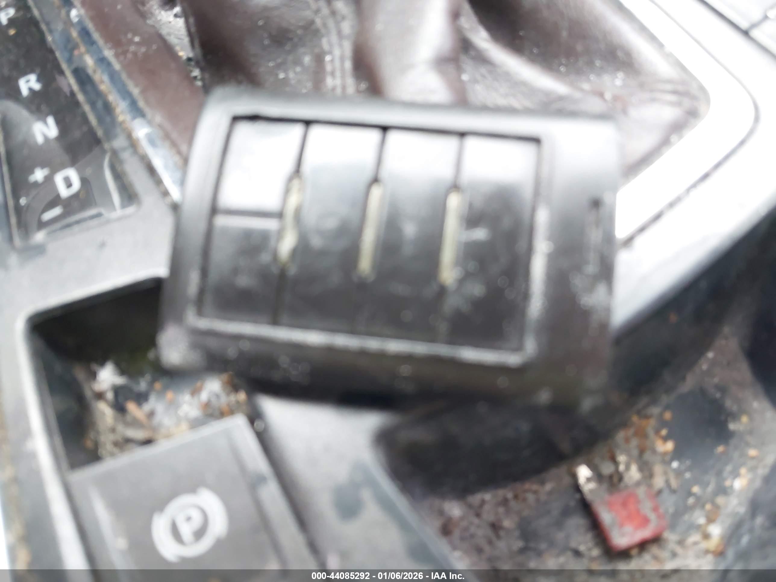 CADILLAC SRX image 11