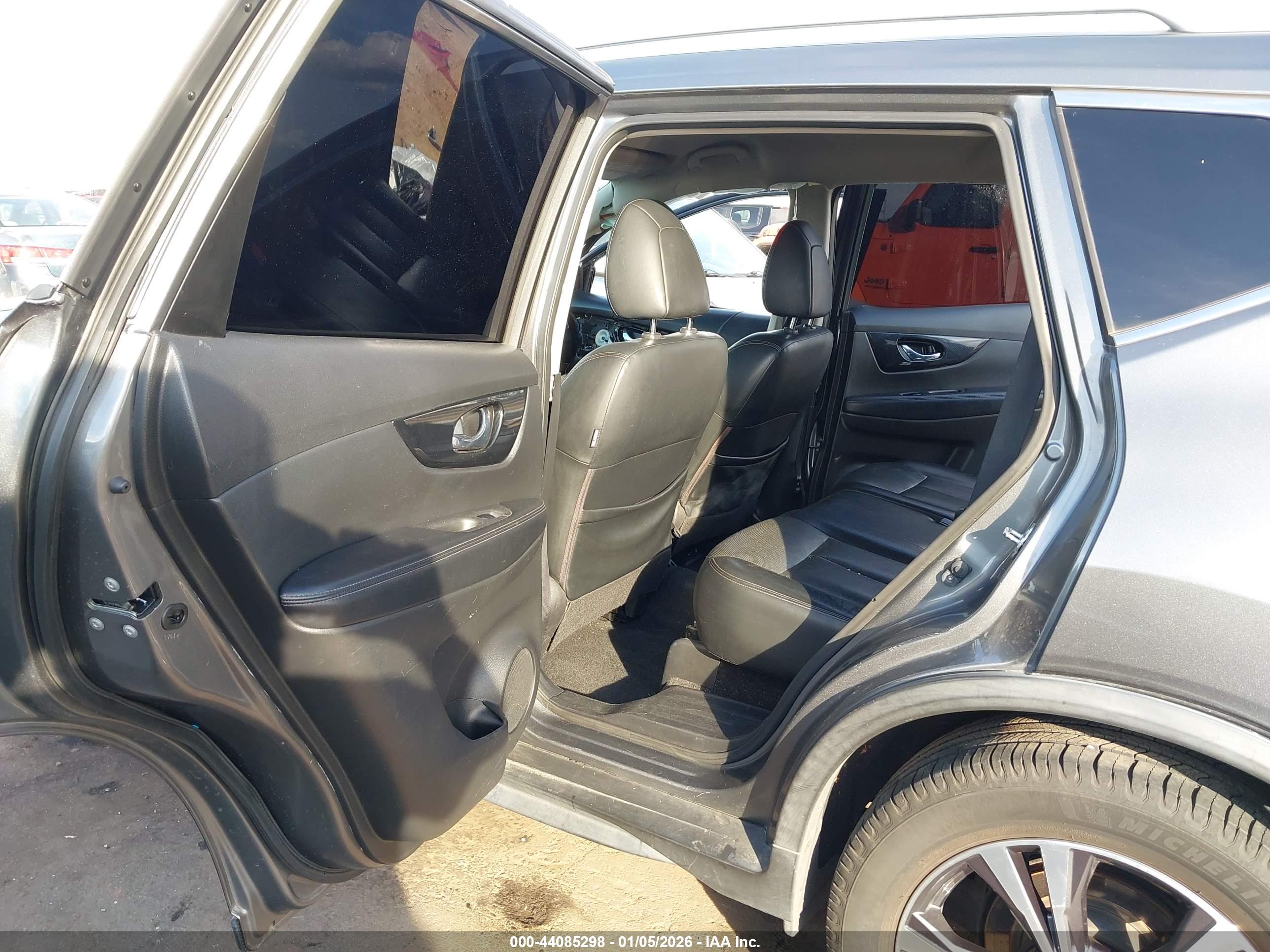 NISSAN ROGUE image 8