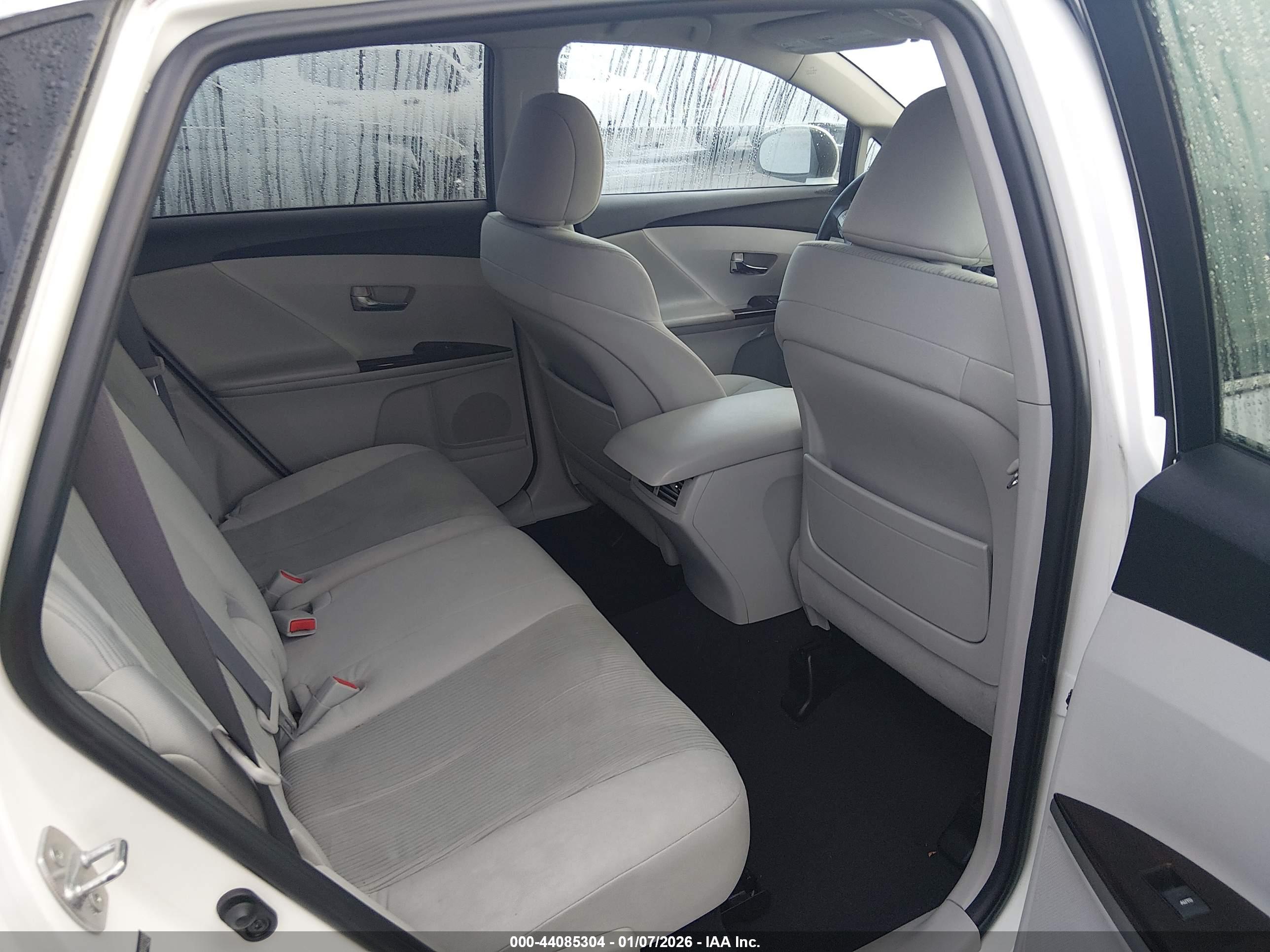 TOYOTA VENZA image 8