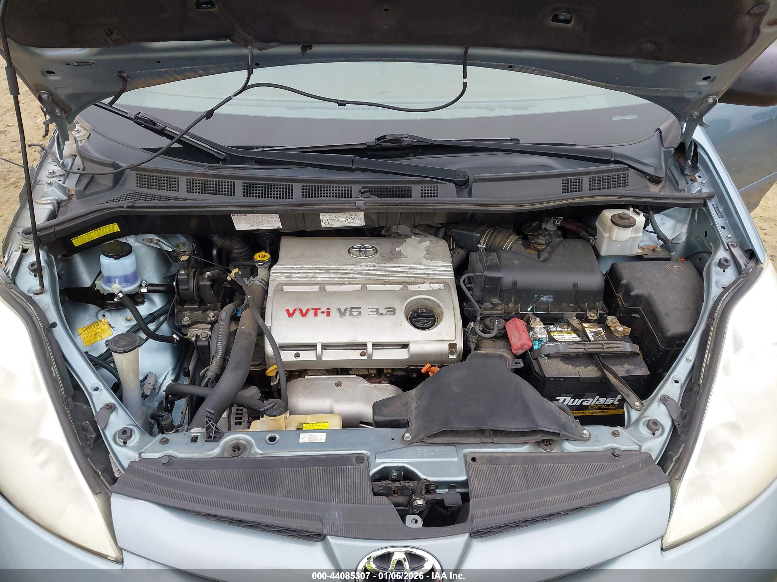 TOYOTA SIENNA image 10