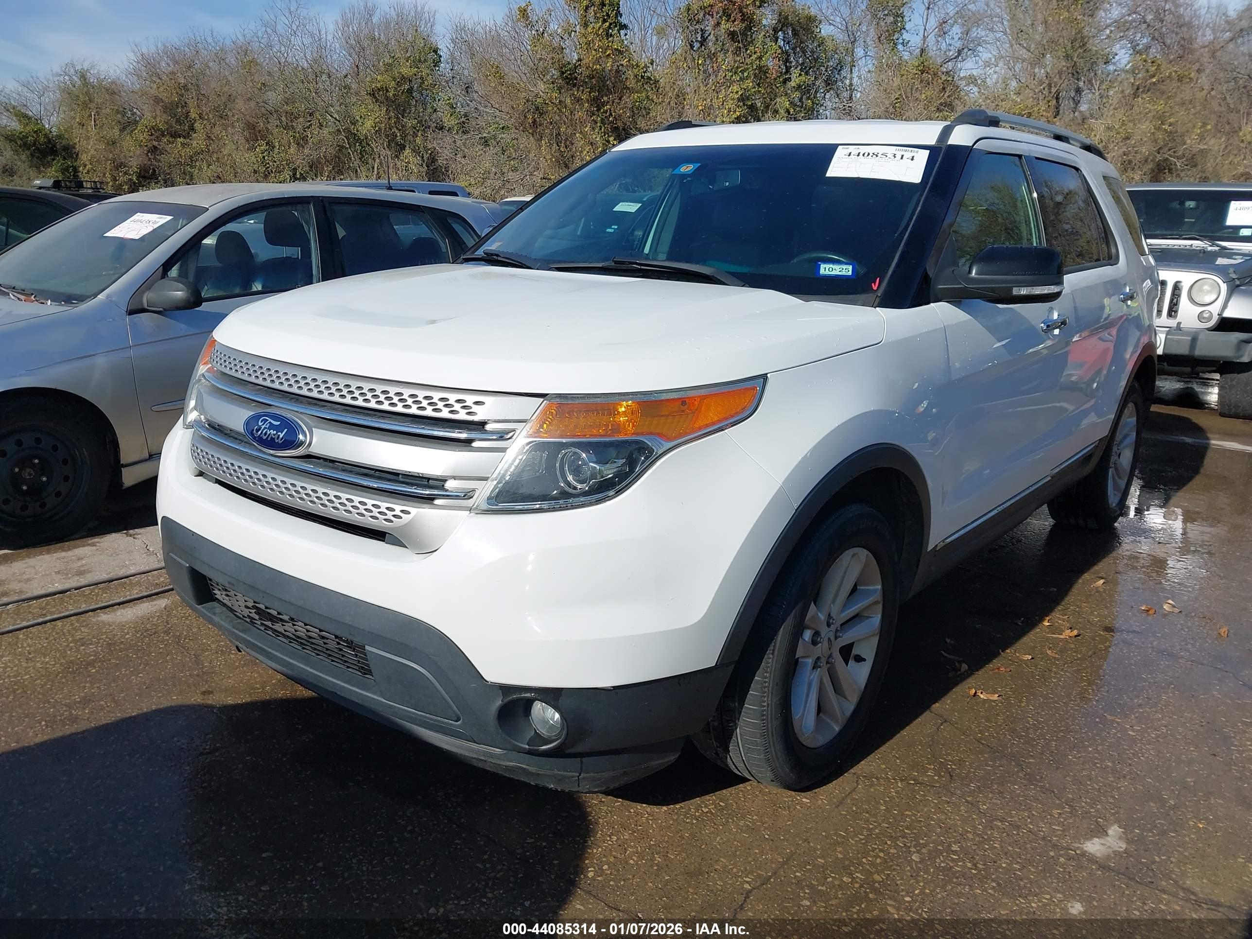 FORD EXPLORER image 2