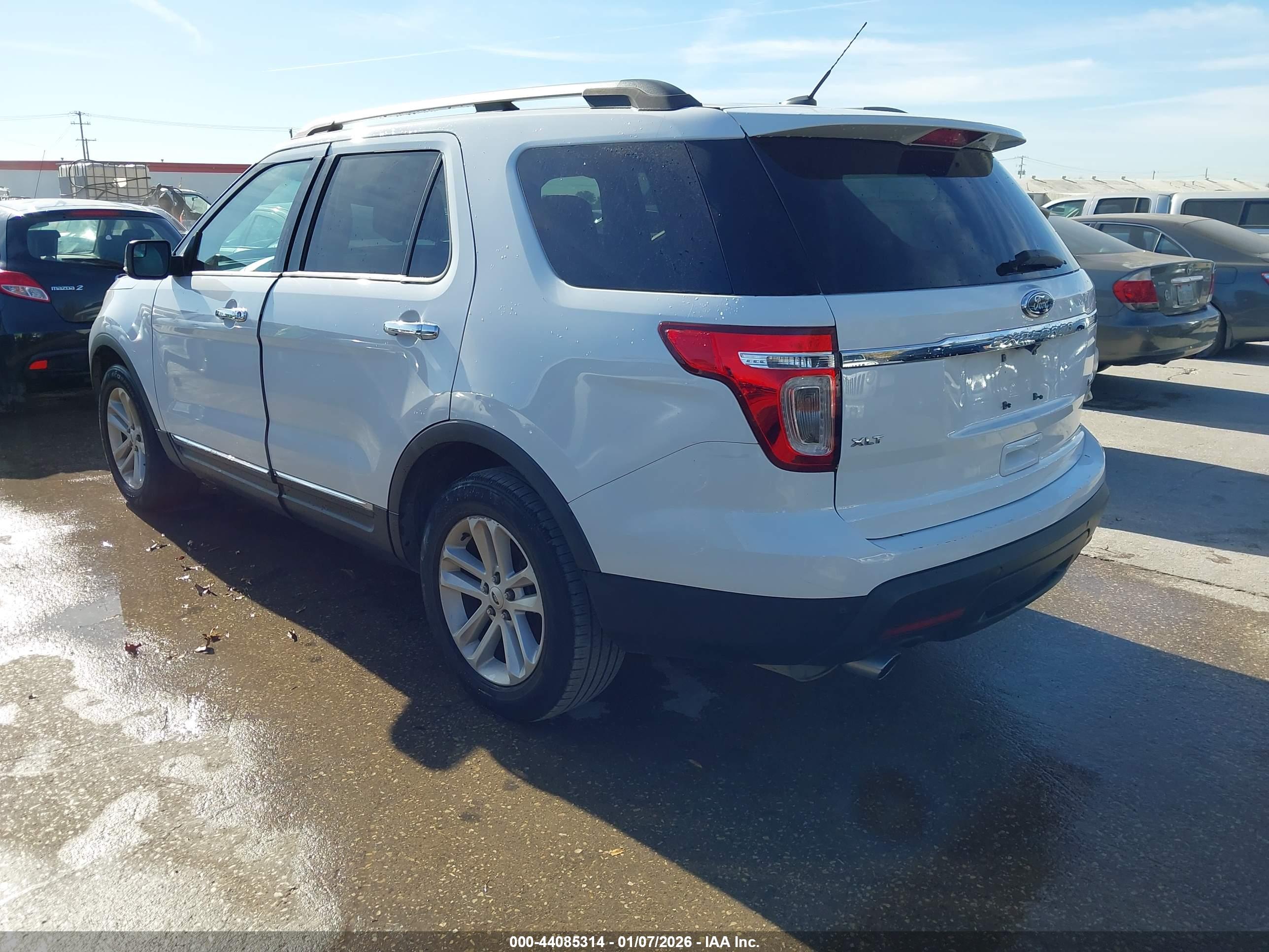 FORD EXPLORER image 3