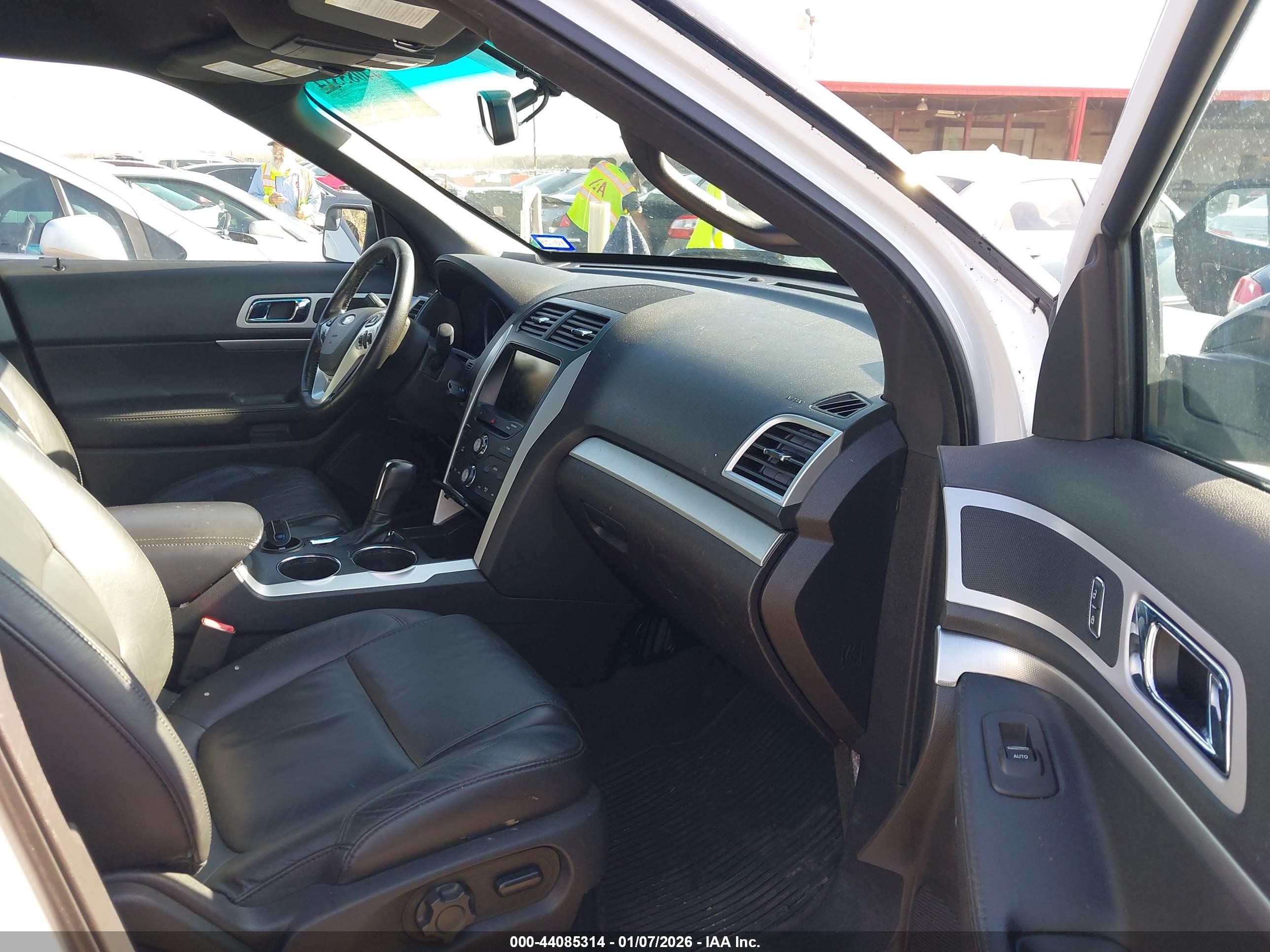 FORD EXPLORER image 5