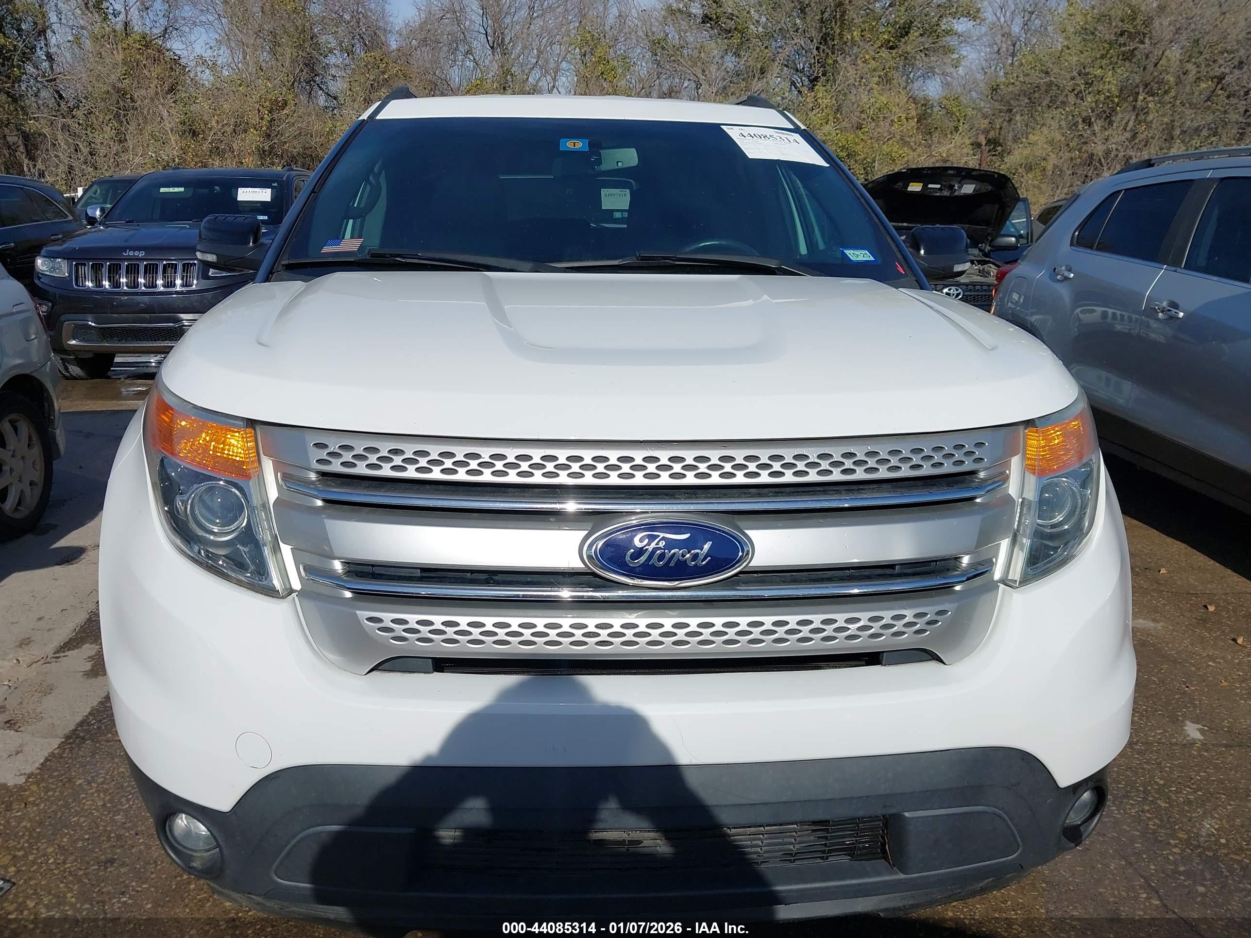 FORD EXPLORER image 6