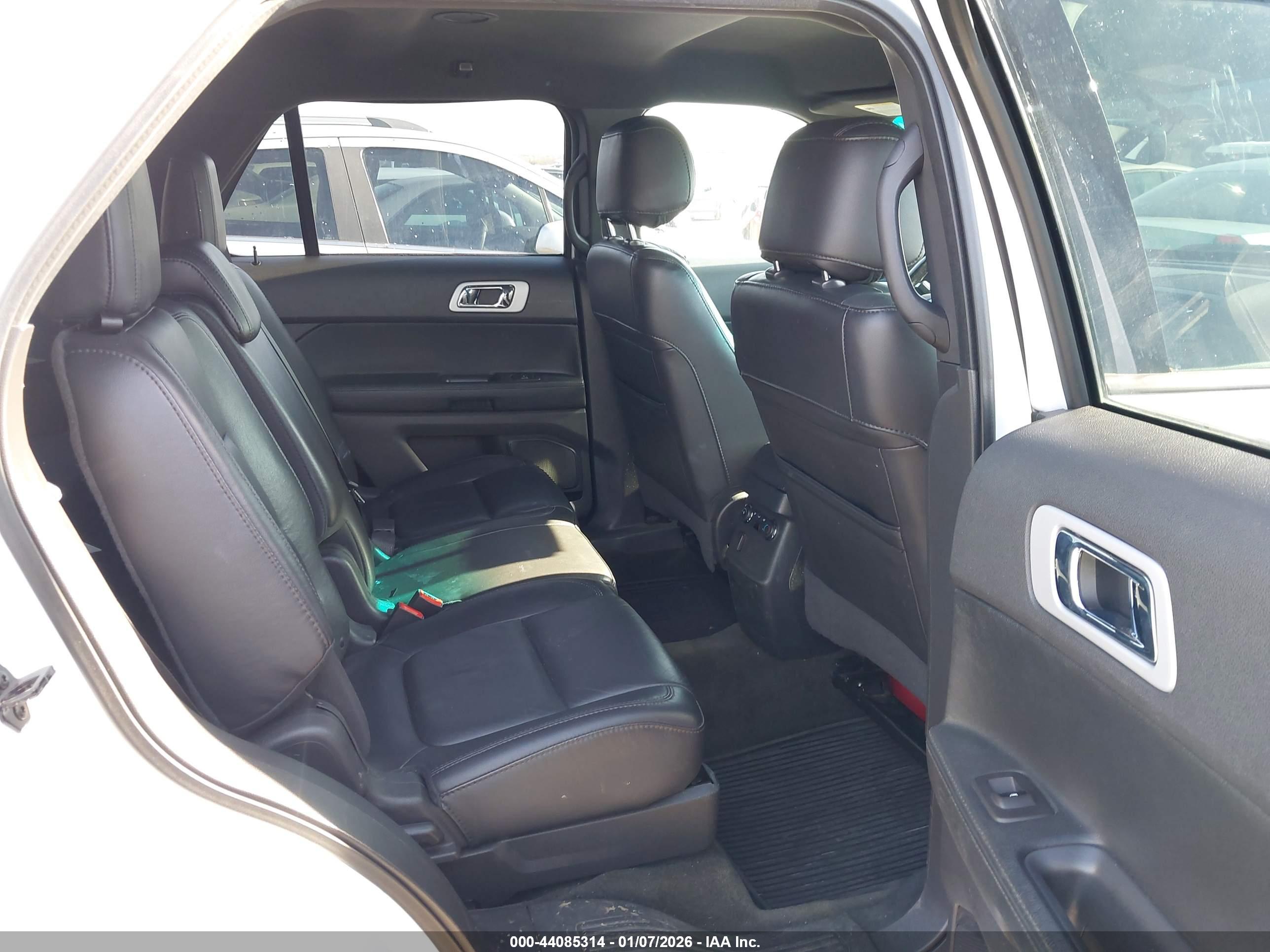 FORD EXPLORER image 8