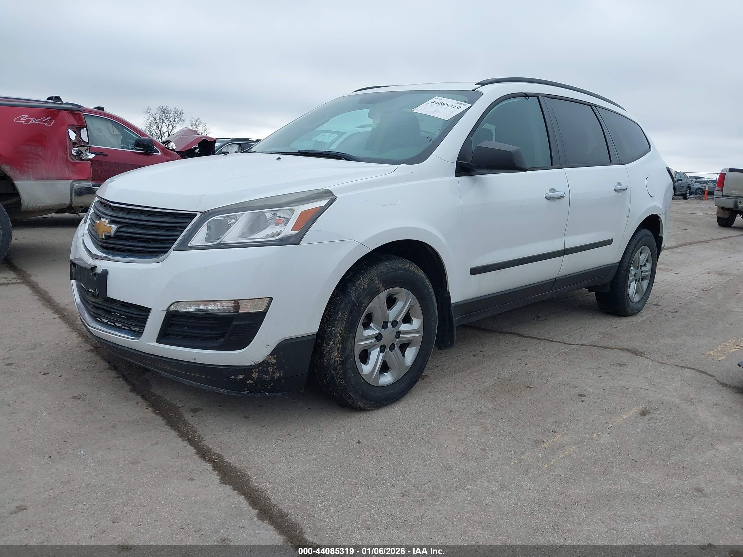 CHEVROLET TRAVERSE image 2