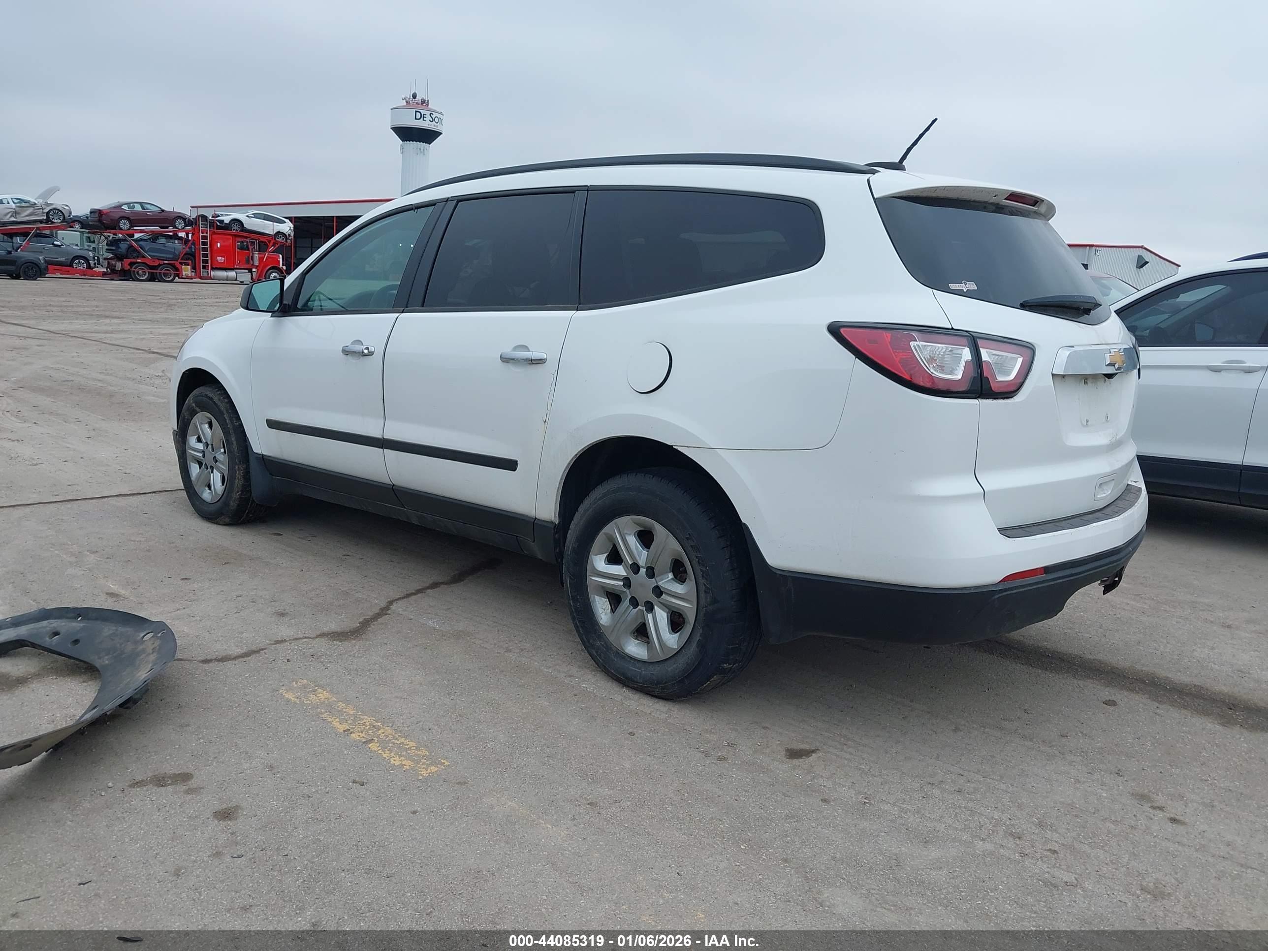 CHEVROLET TRAVERSE image 3