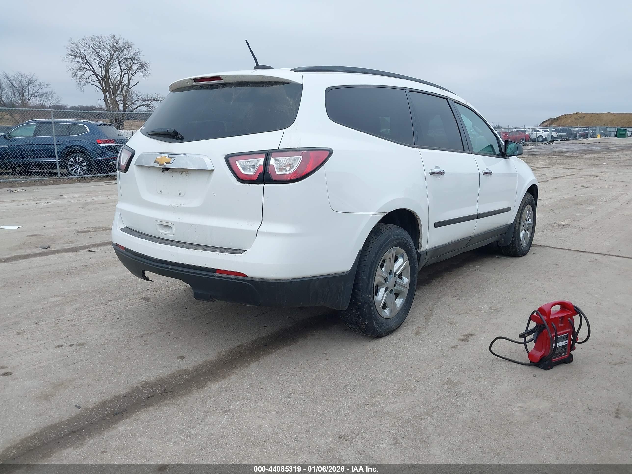 CHEVROLET TRAVERSE image 4