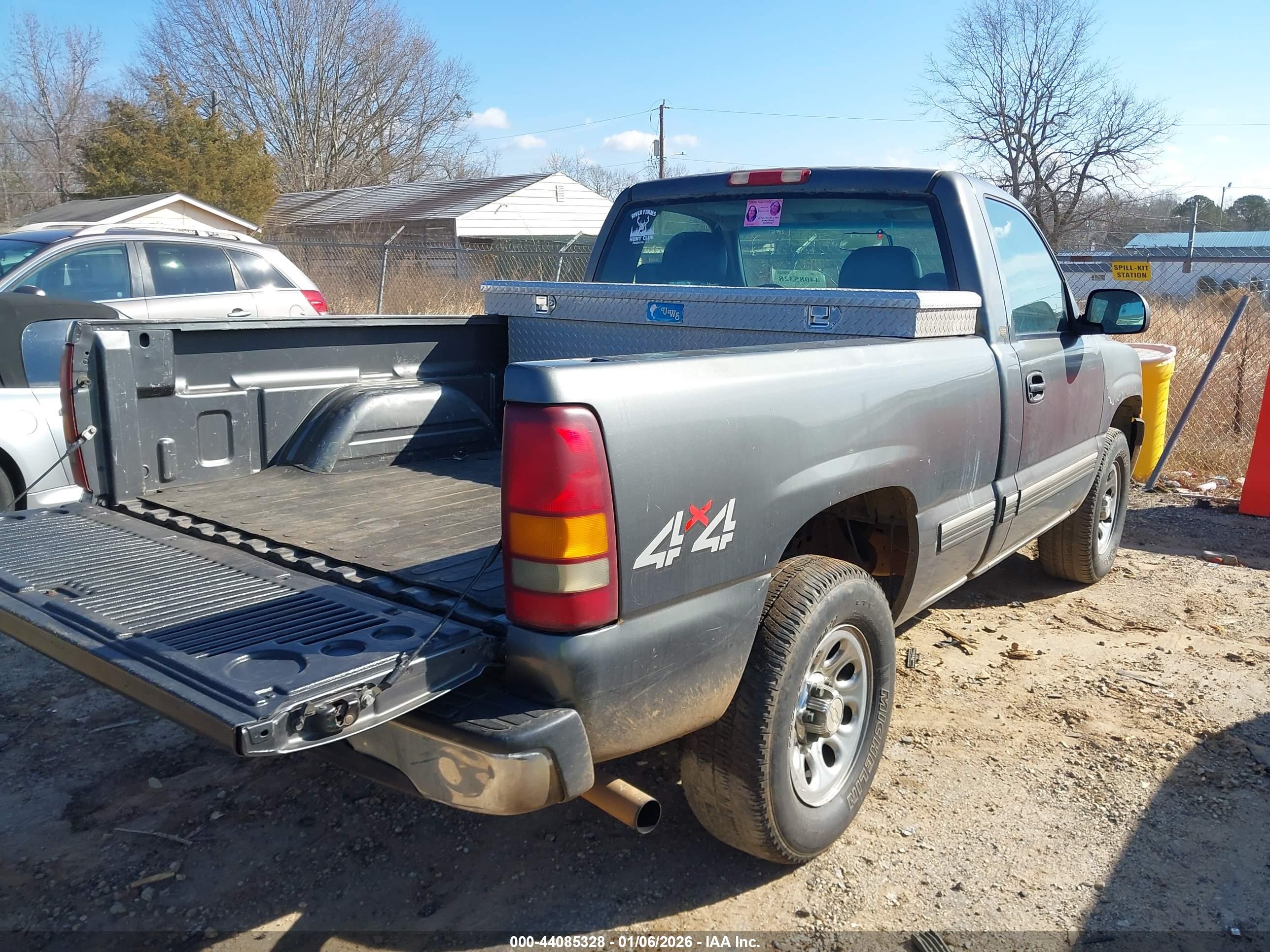 CHEVROLET SILVERADO image 4