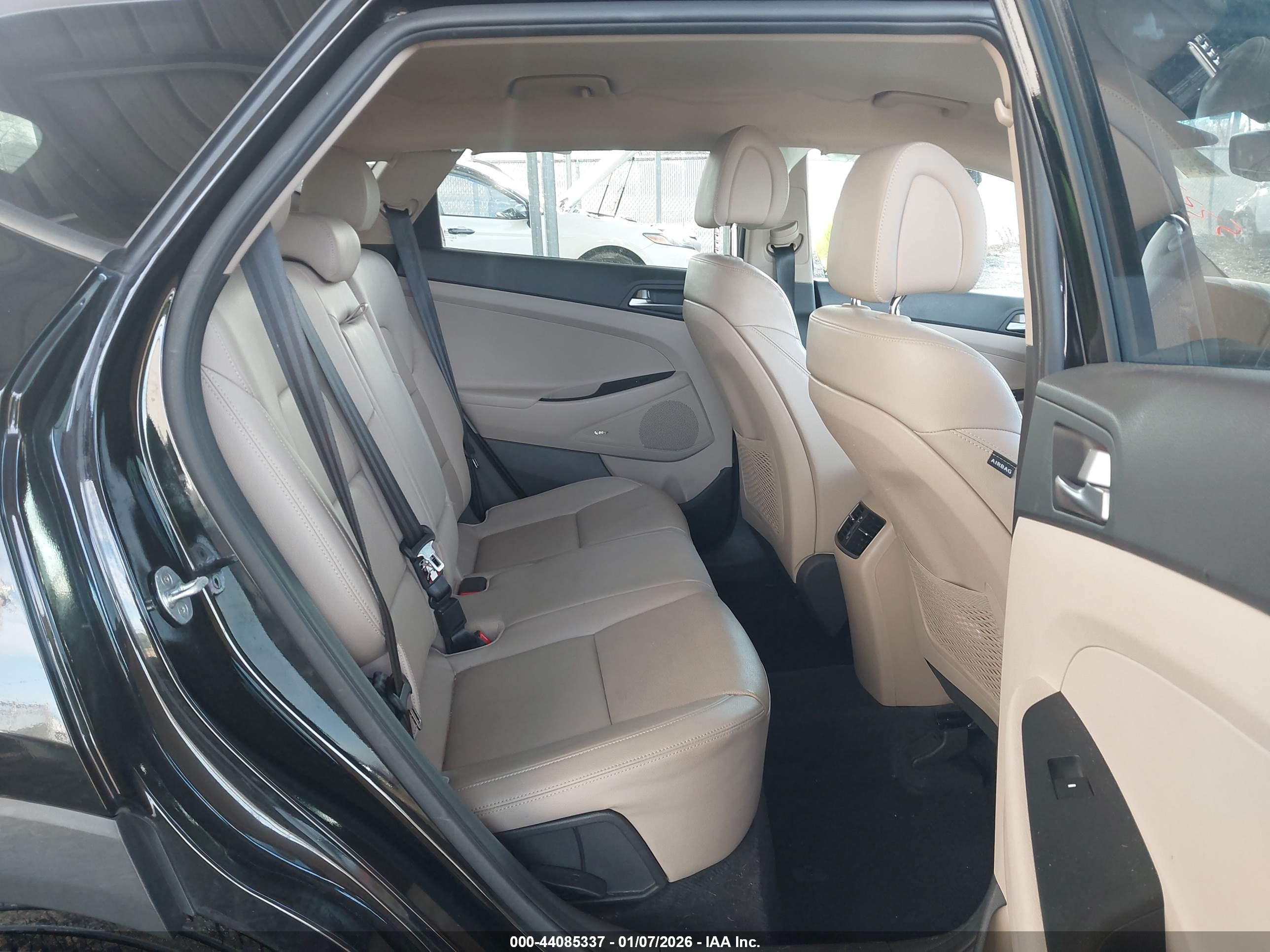 HYUNDAI TUCSON image 8