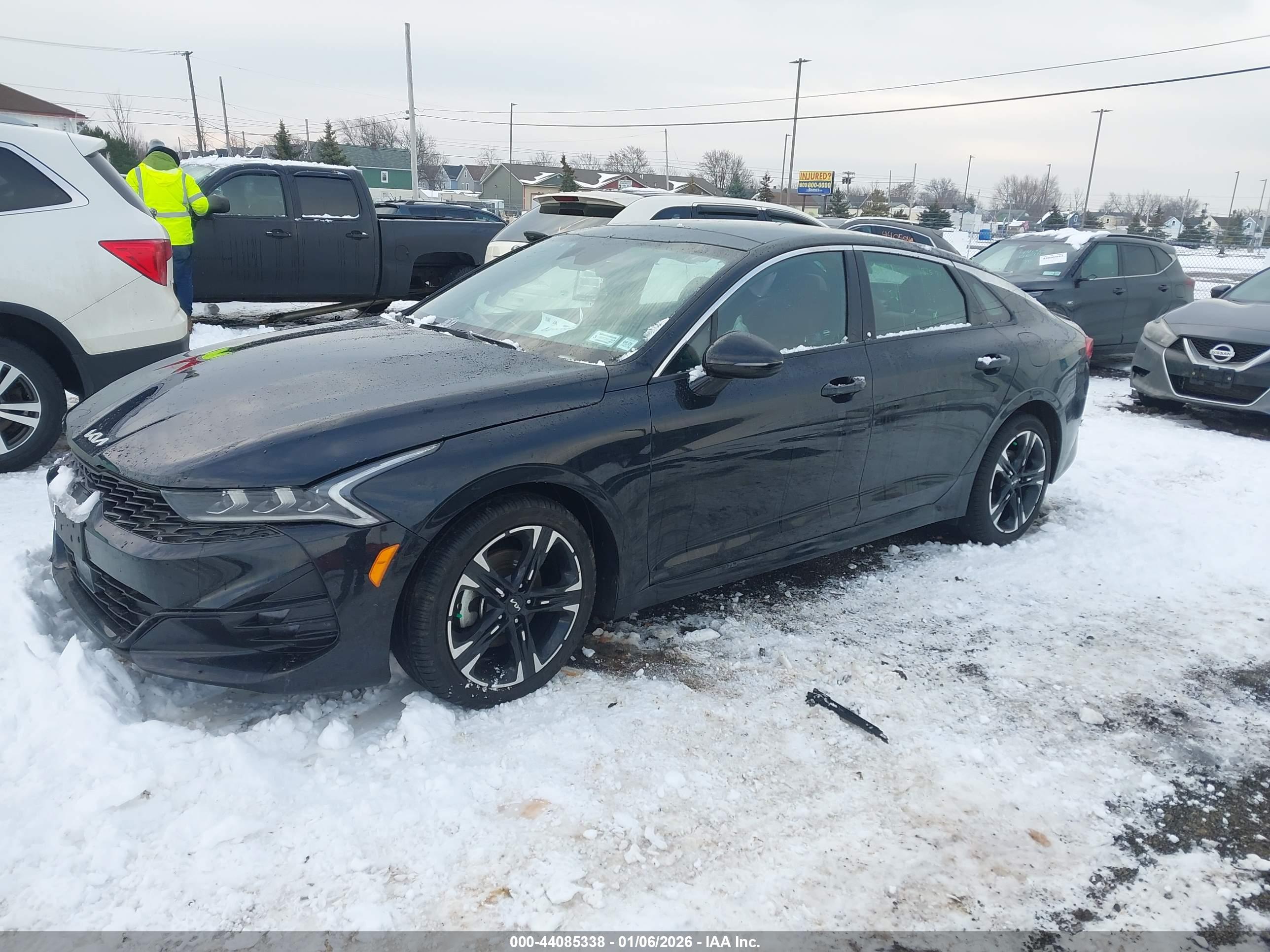 KIA K5 image 2