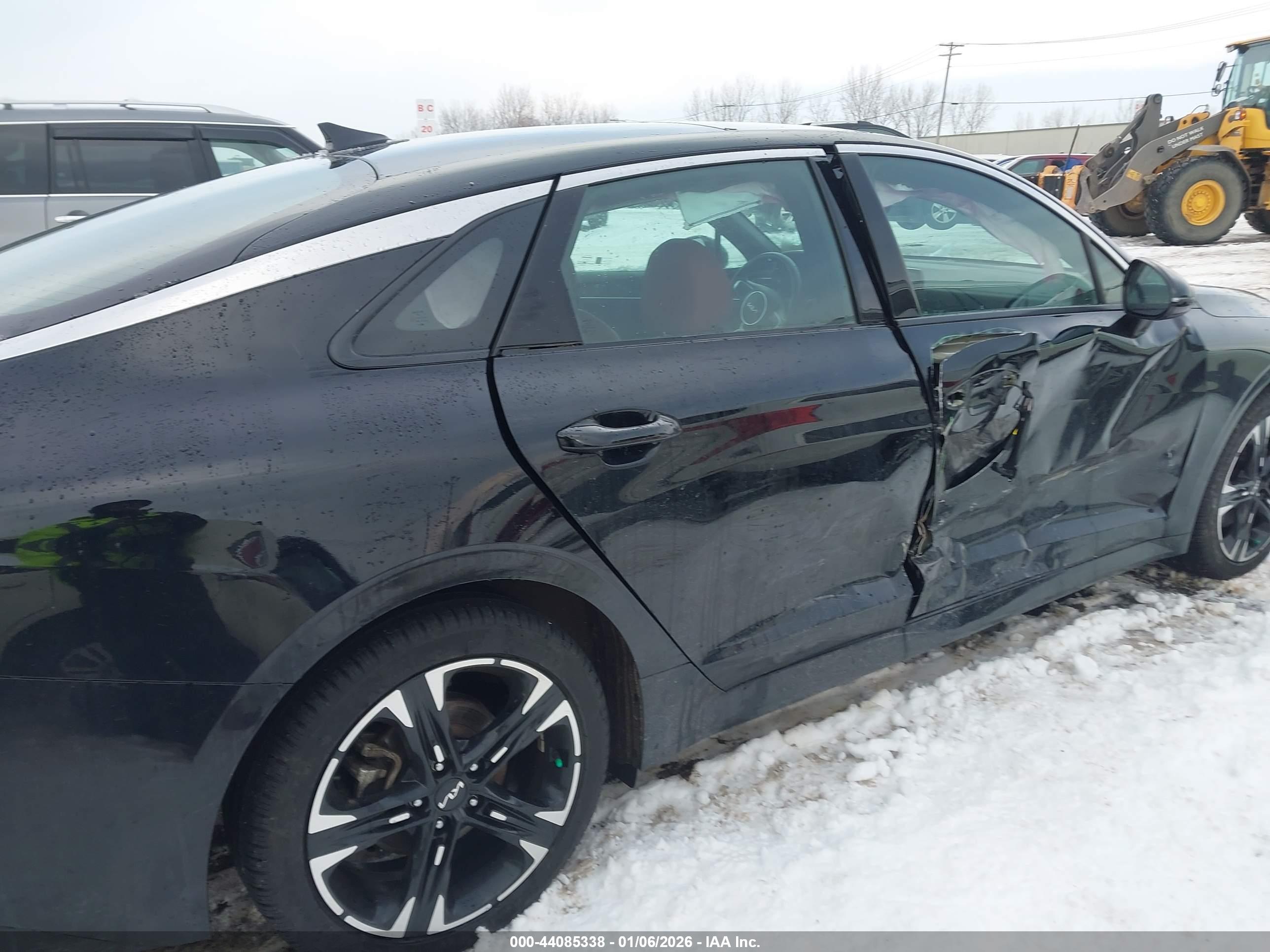 KIA K5 image 6
