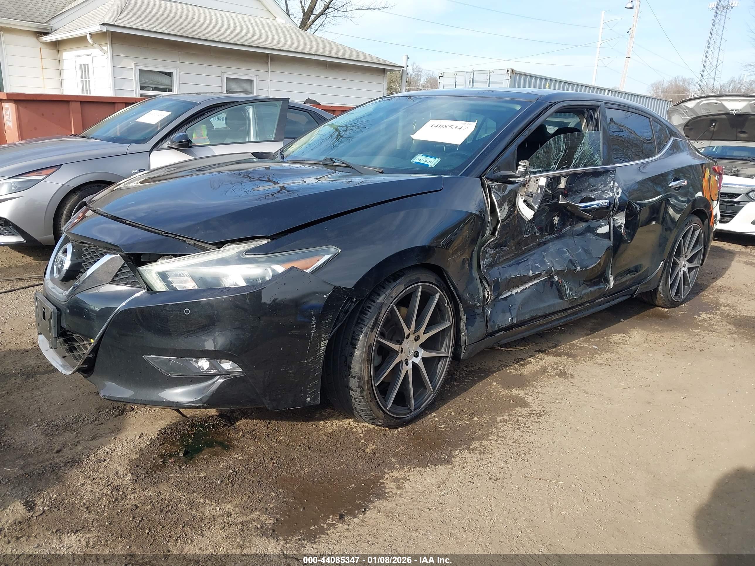 NISSAN MAXIMA image 2