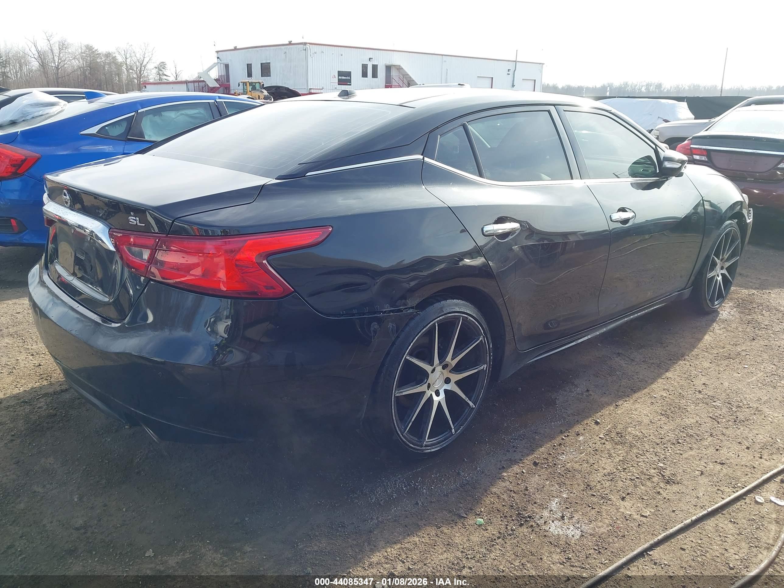 NISSAN MAXIMA image 4