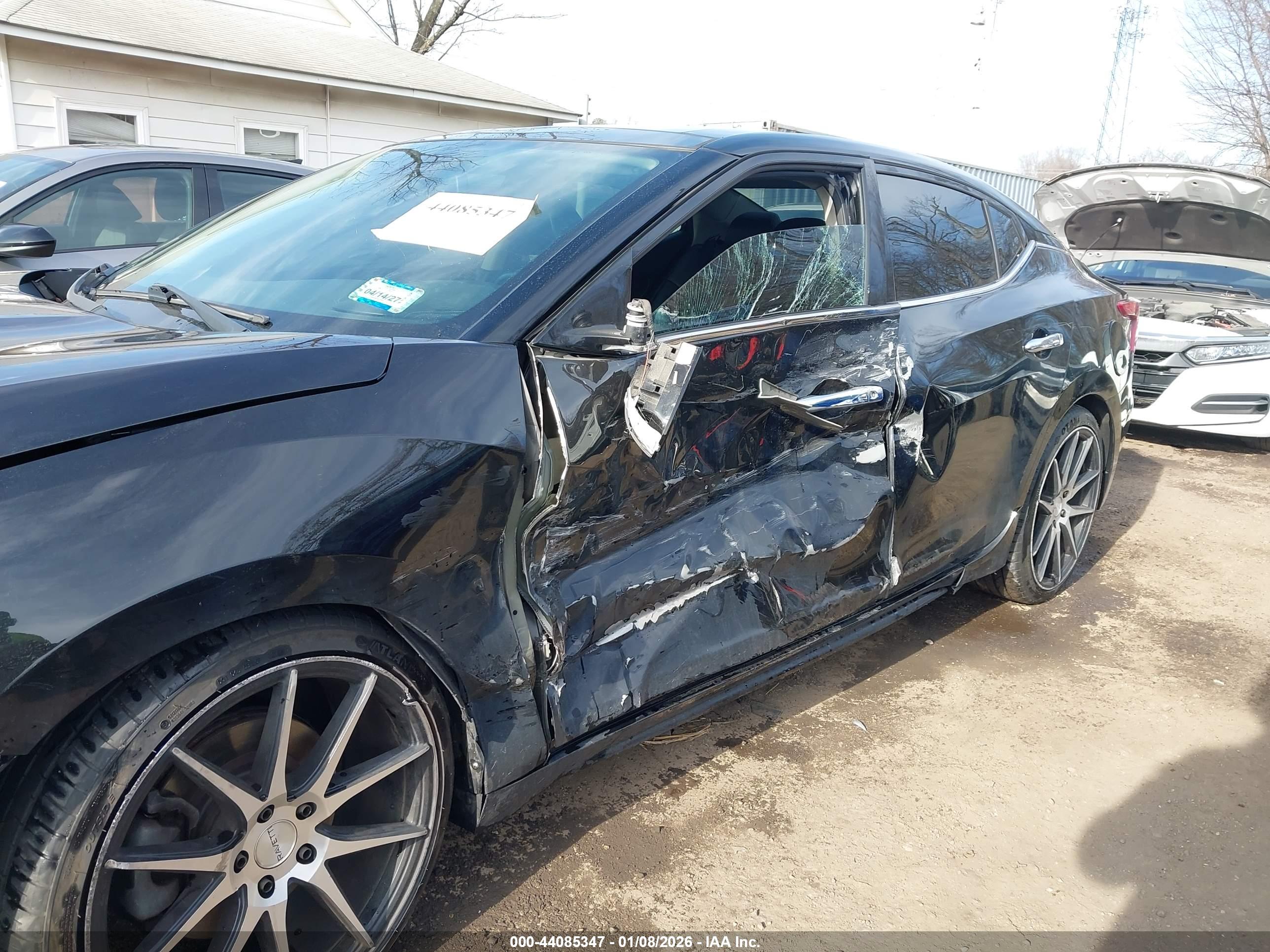 NISSAN MAXIMA image 6