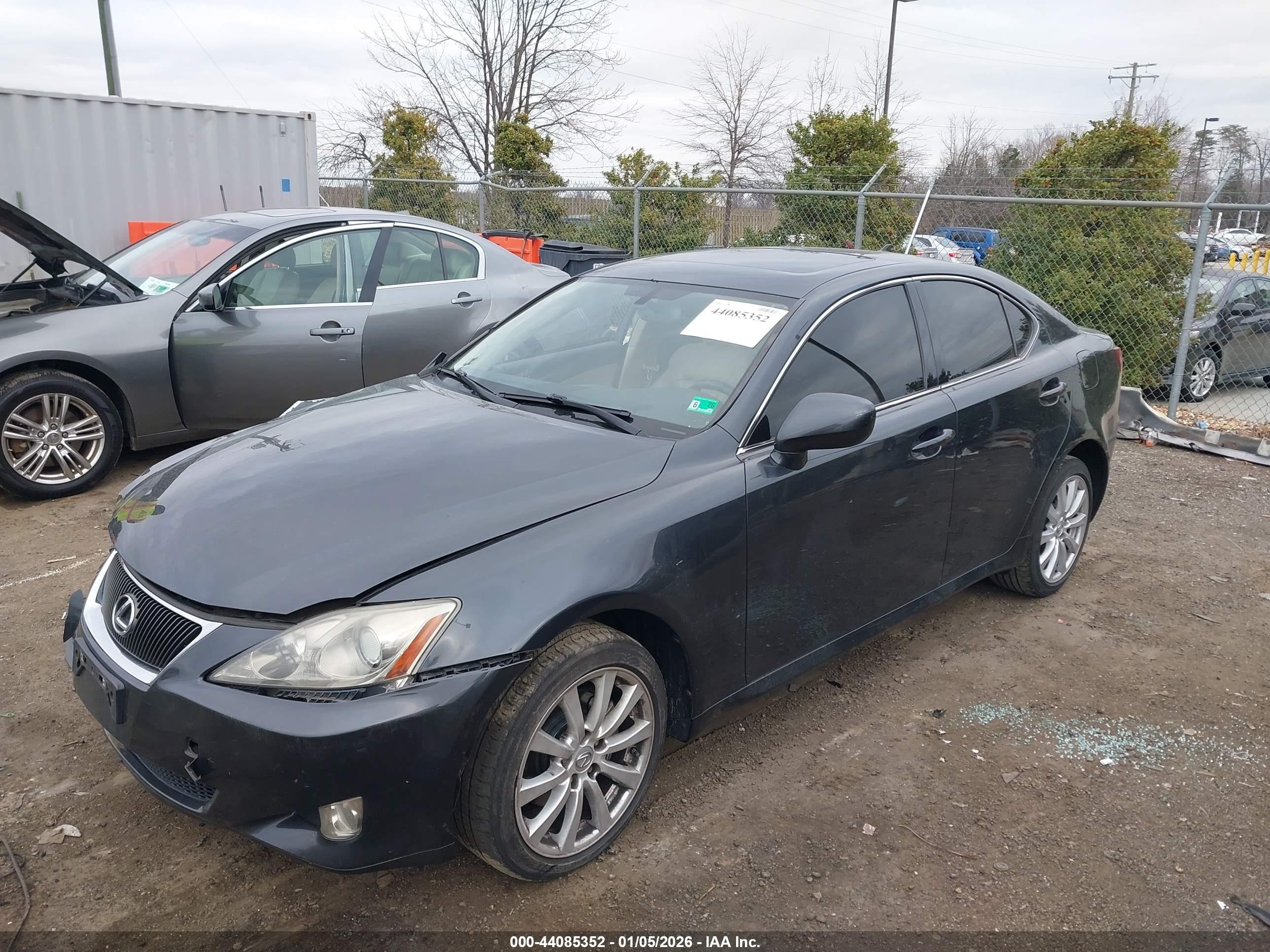 LEXUS IS image 2