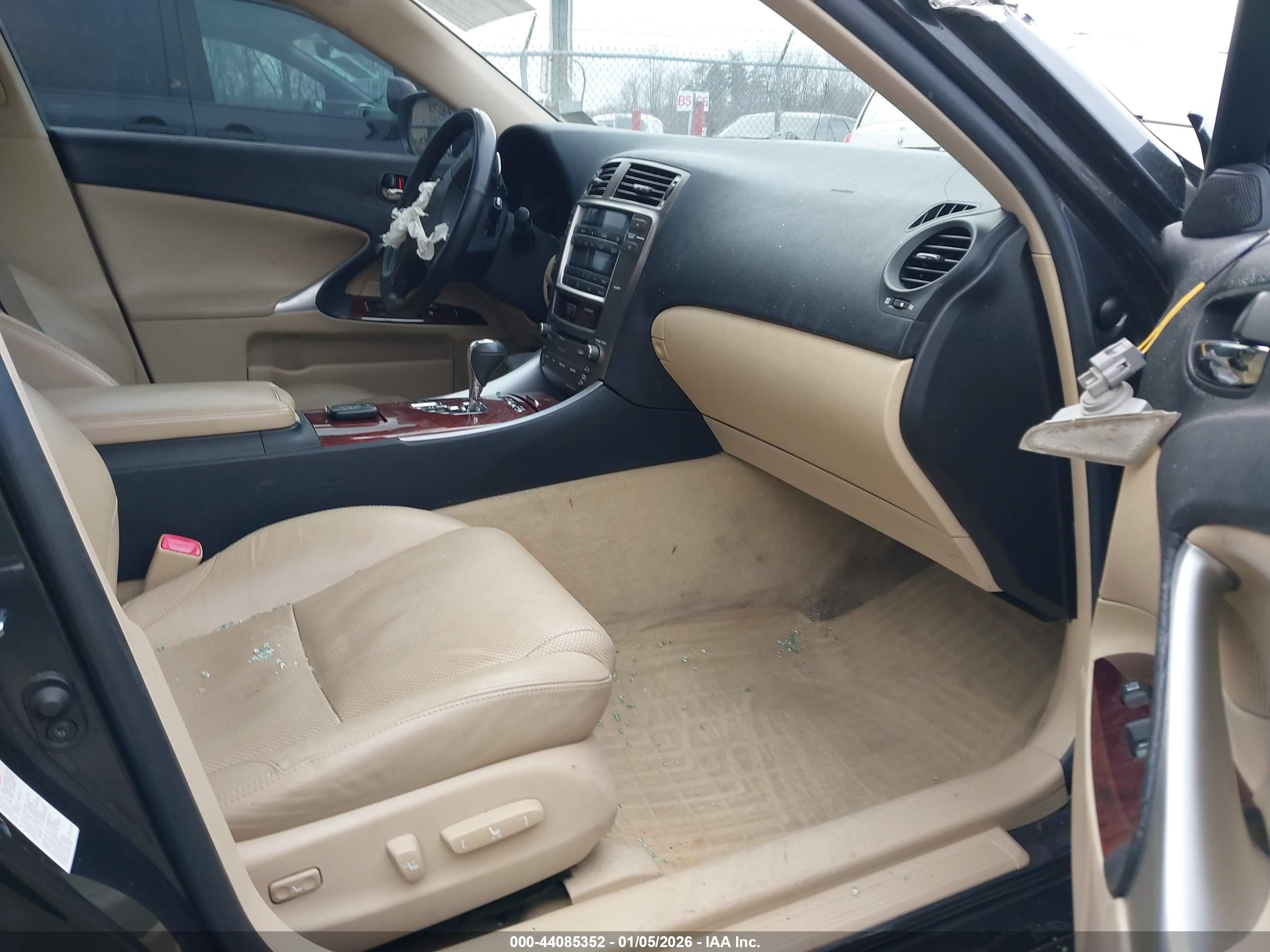 LEXUS IS image 5