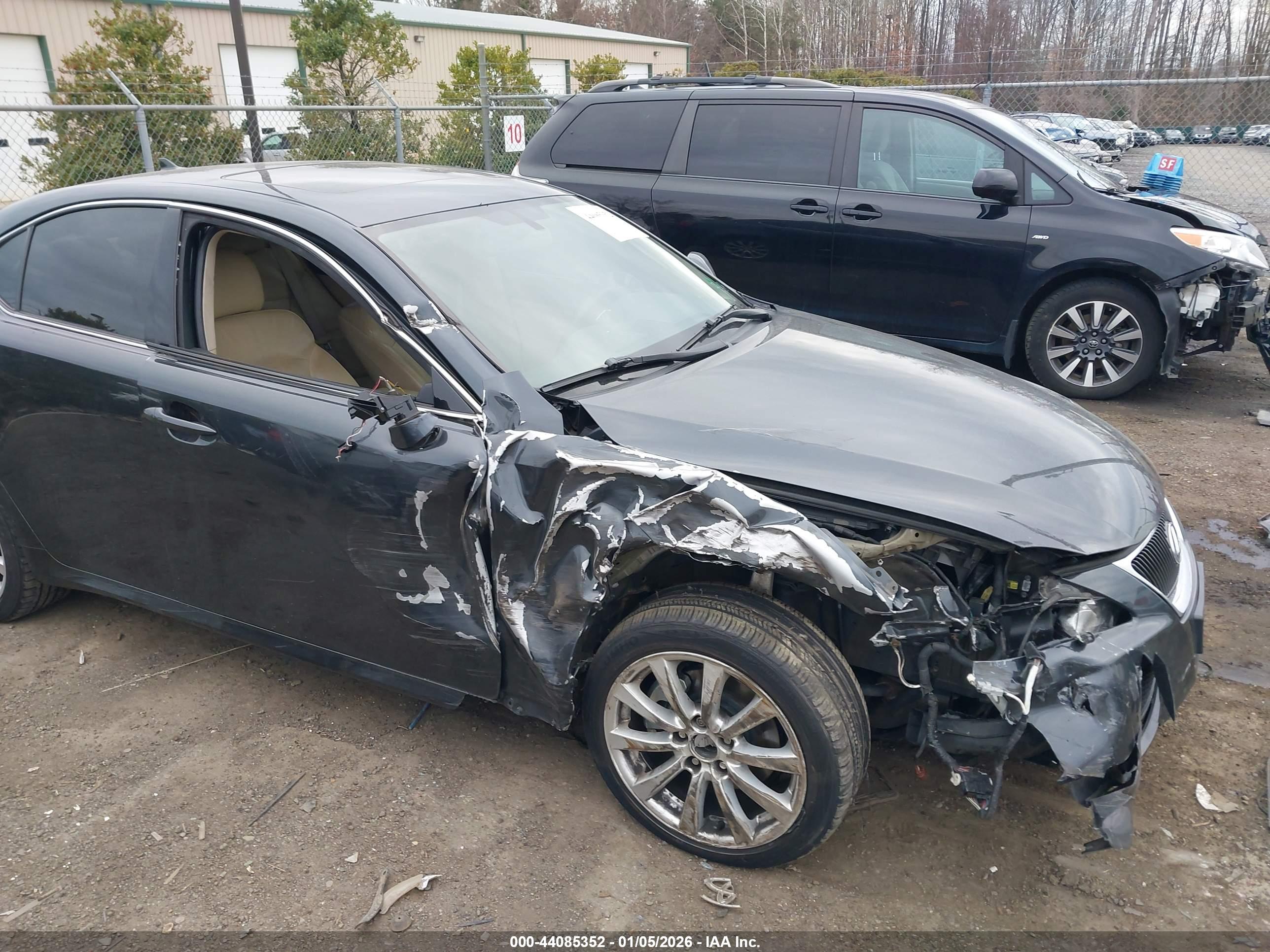 LEXUS IS image 6