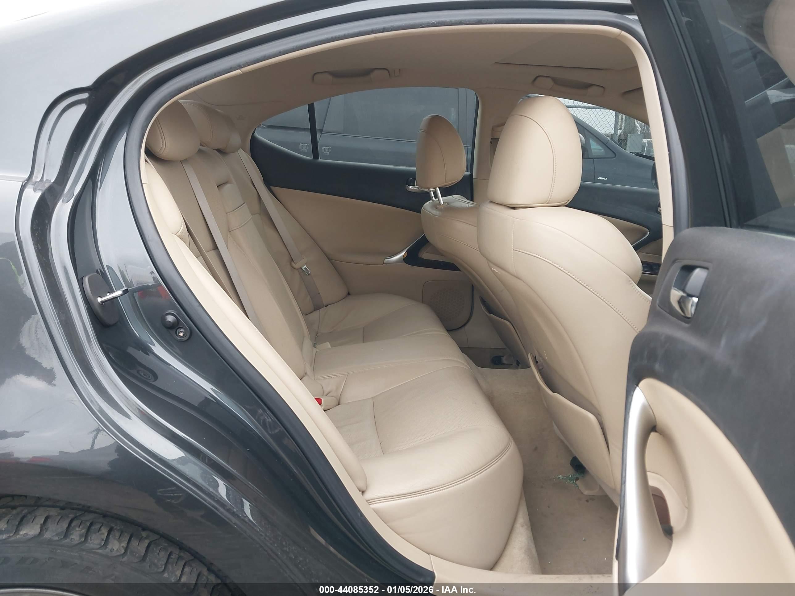LEXUS IS image 8