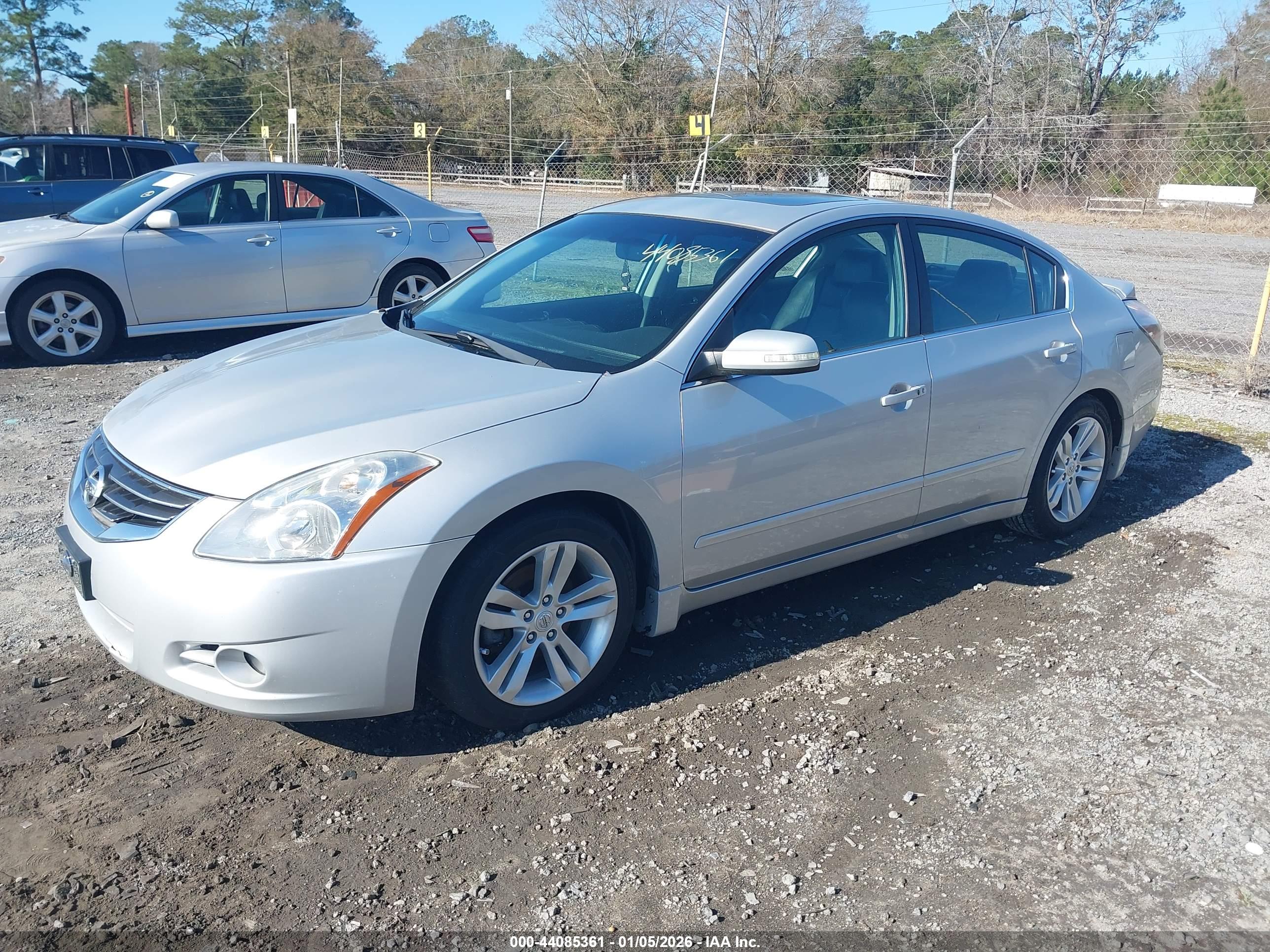 NISSAN ALTIMA image 2