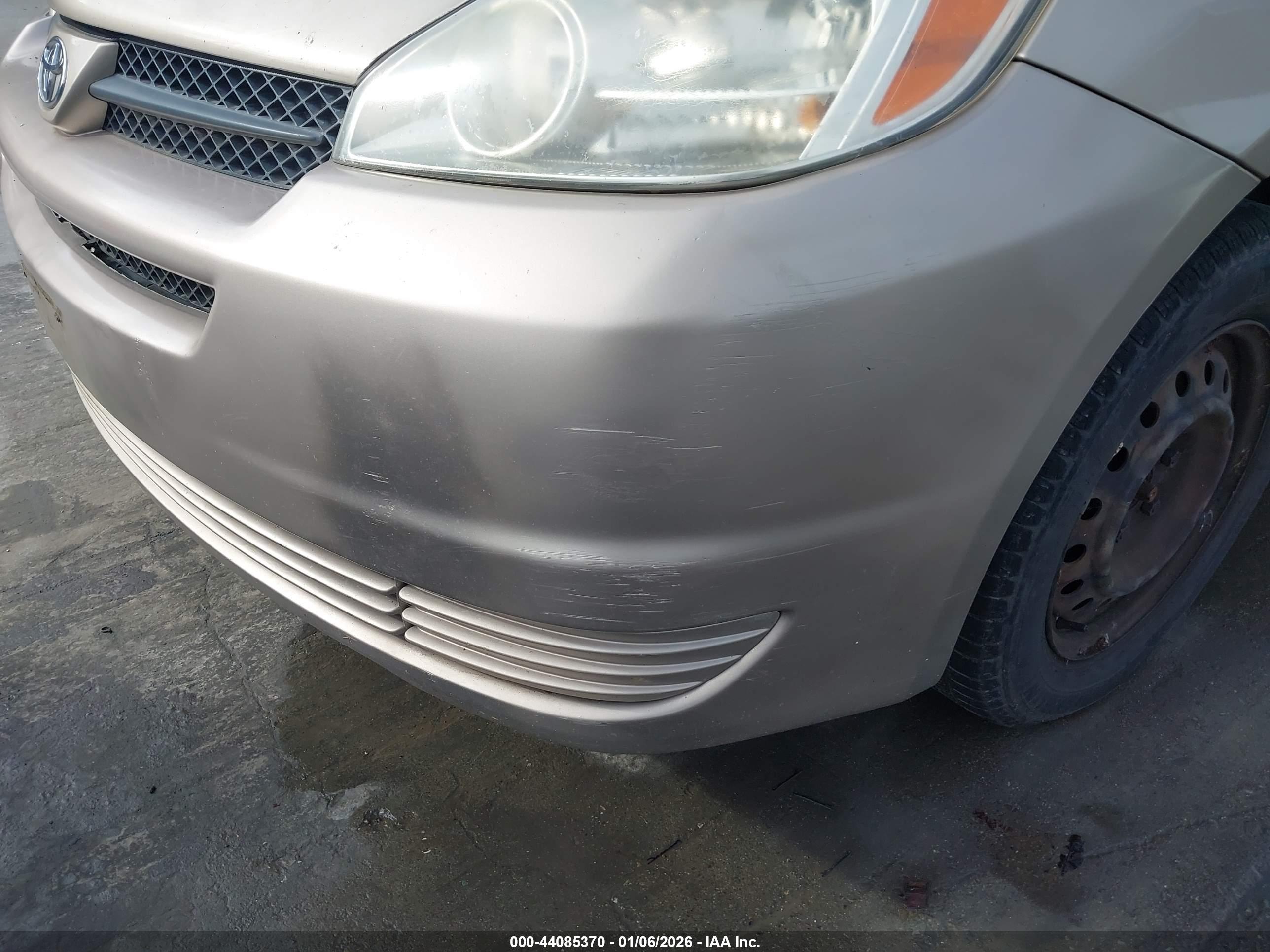 TOYOTA SIENNA image 6
