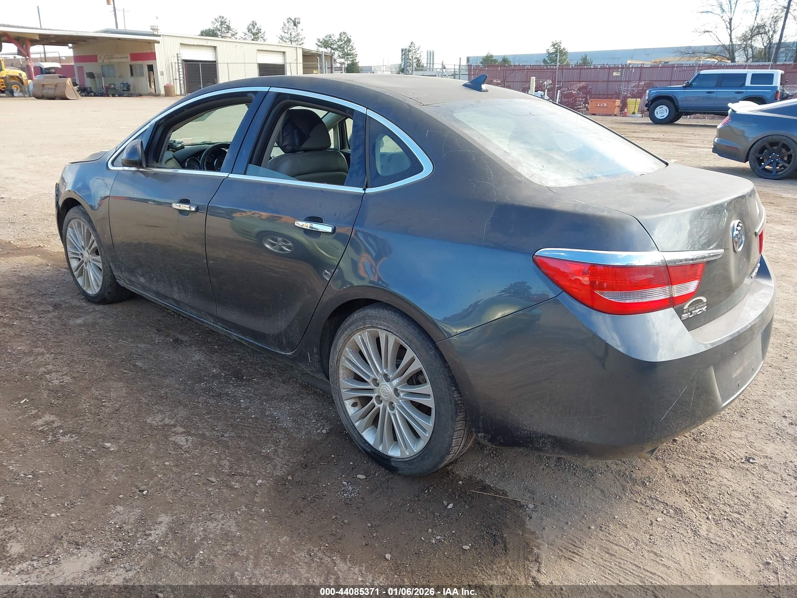 BUICK VERANO image 3