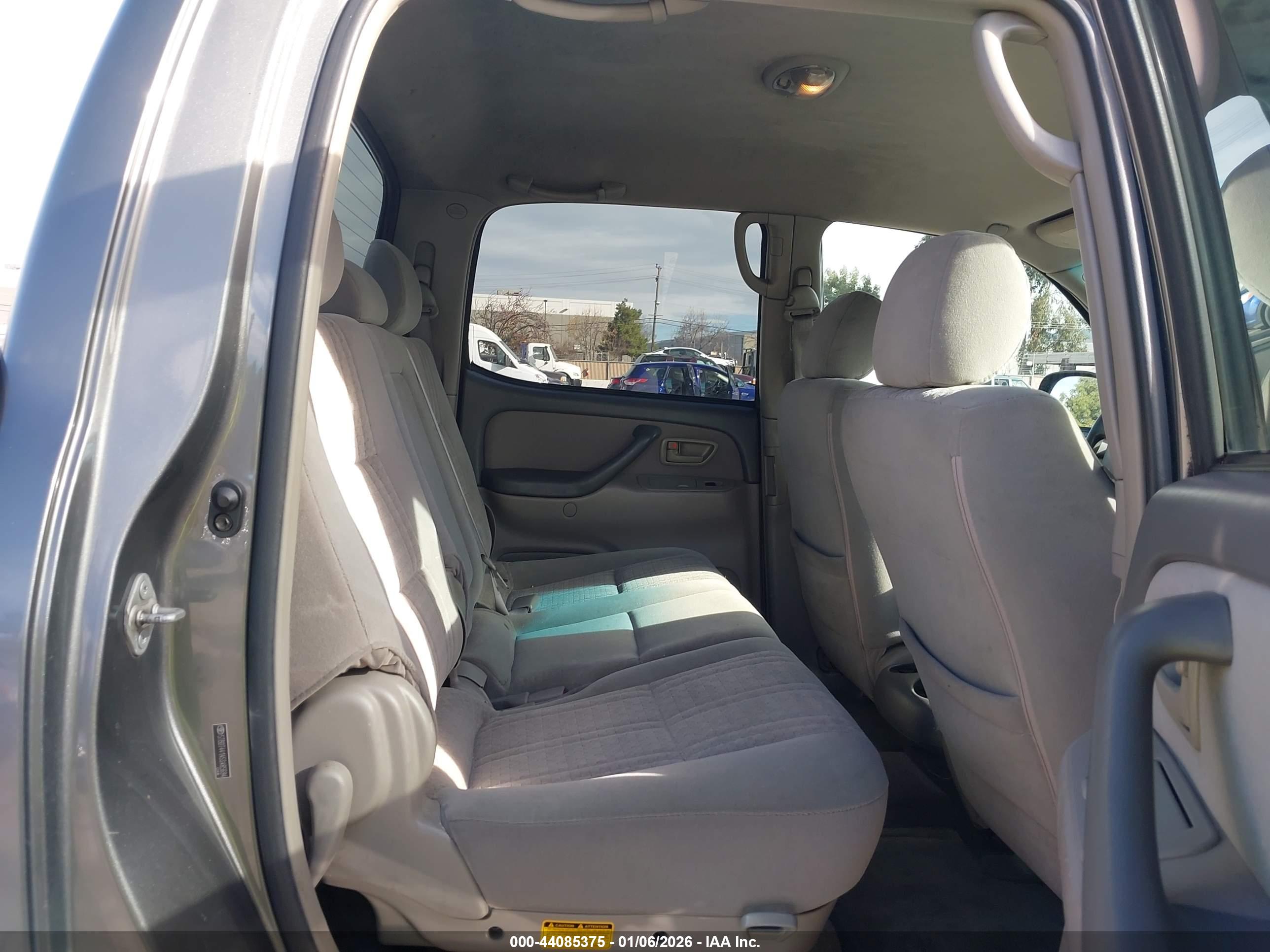 TOYOTA TUNDRA image 8
