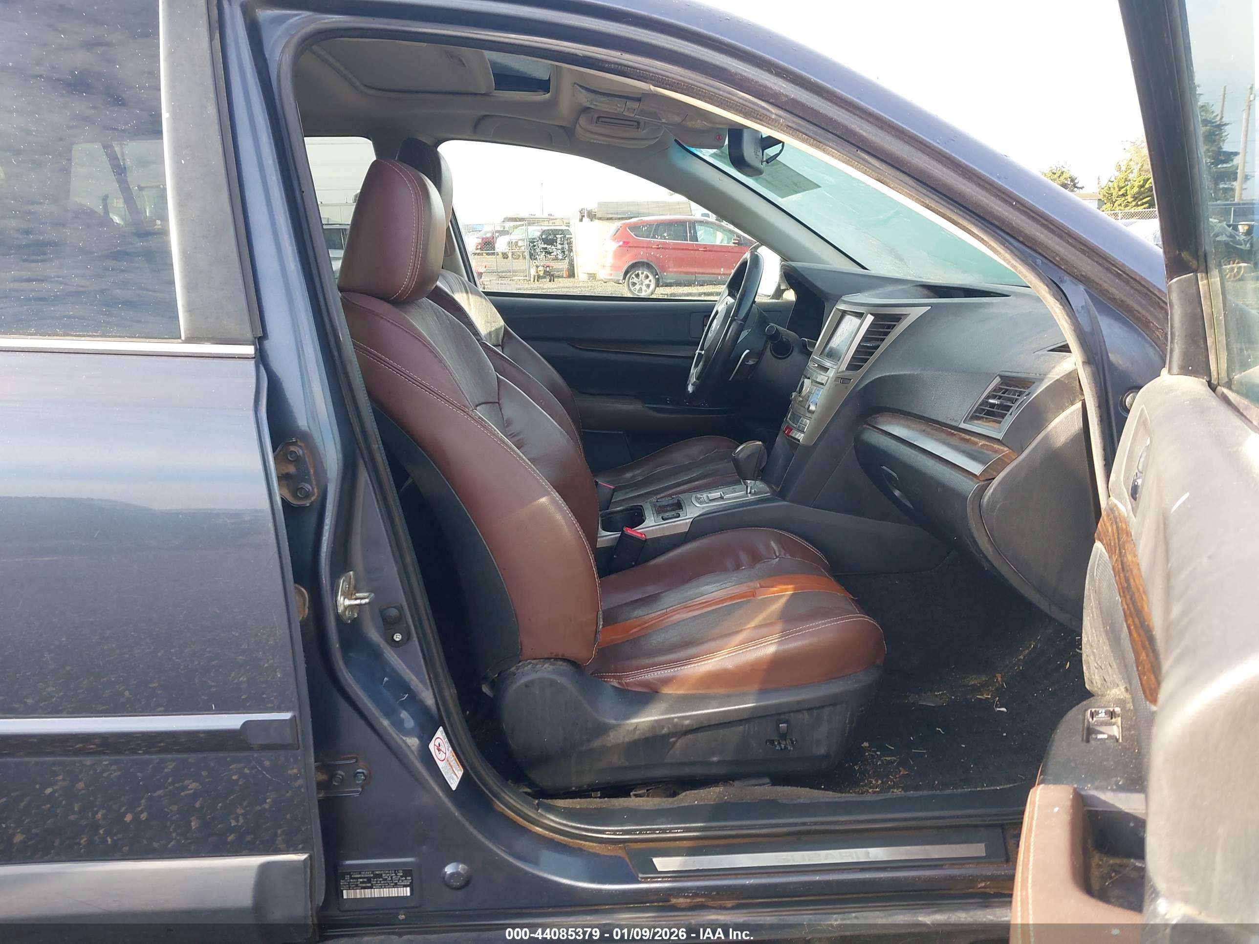 SUBARU OUTBACK image 5