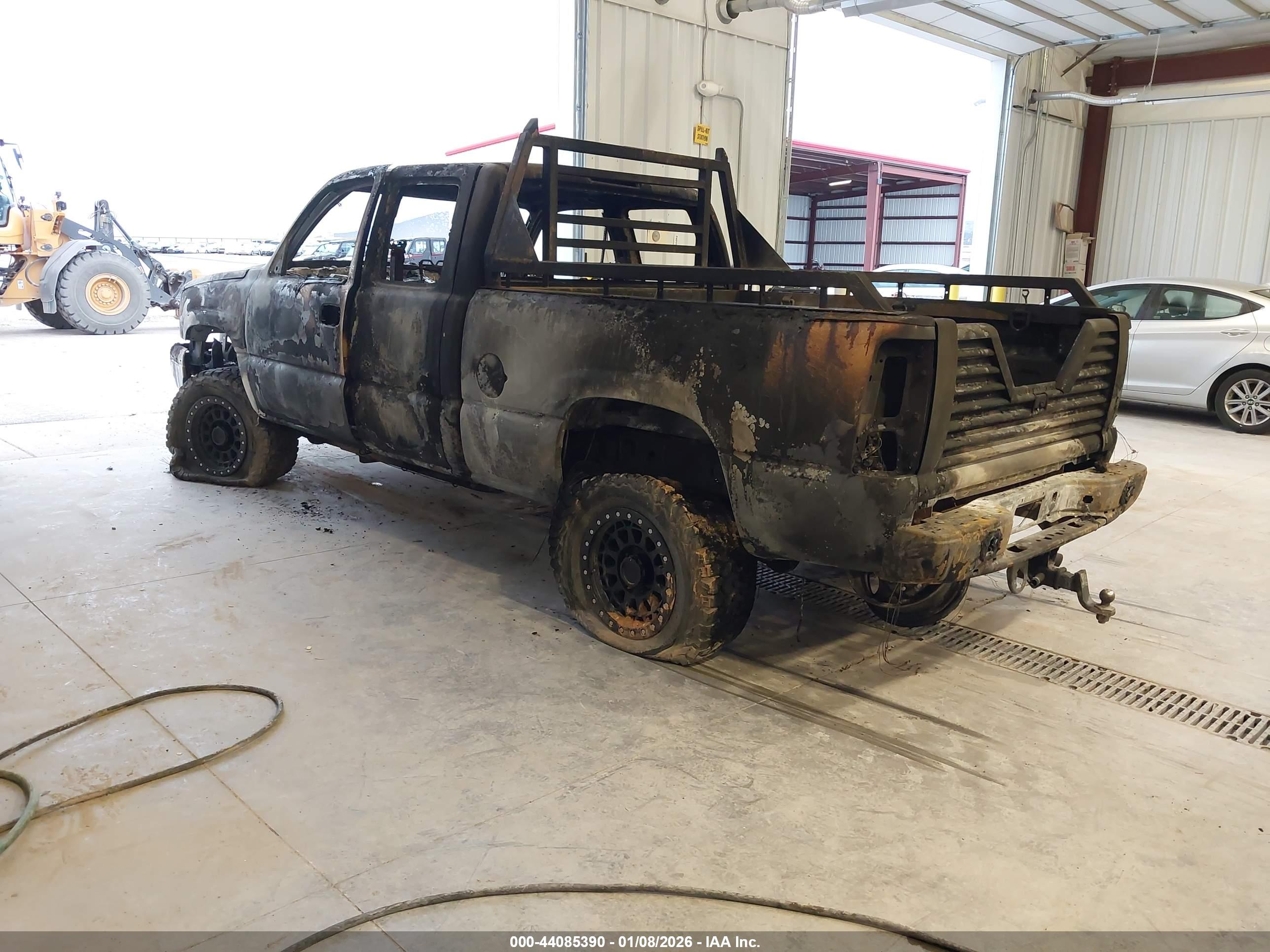 CHEVROLET SILVERADO image 3