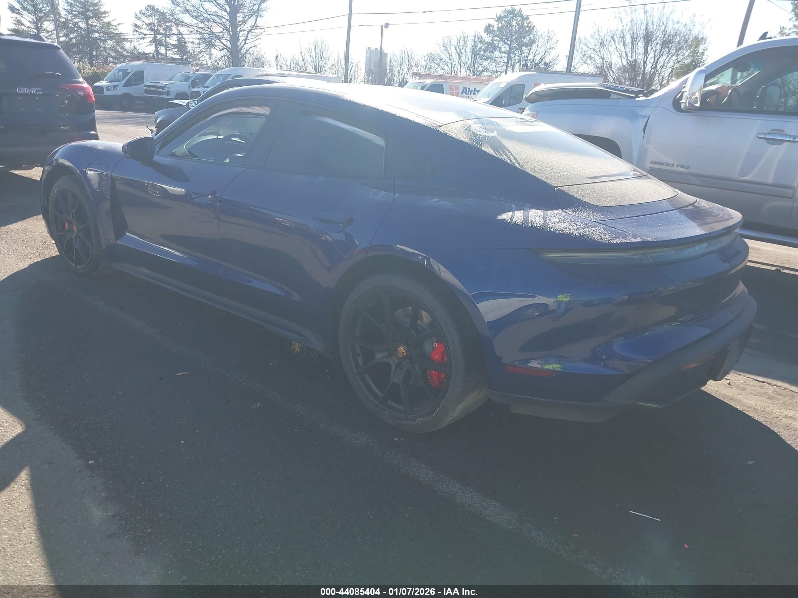 PORSCHE TAYCAN image 3