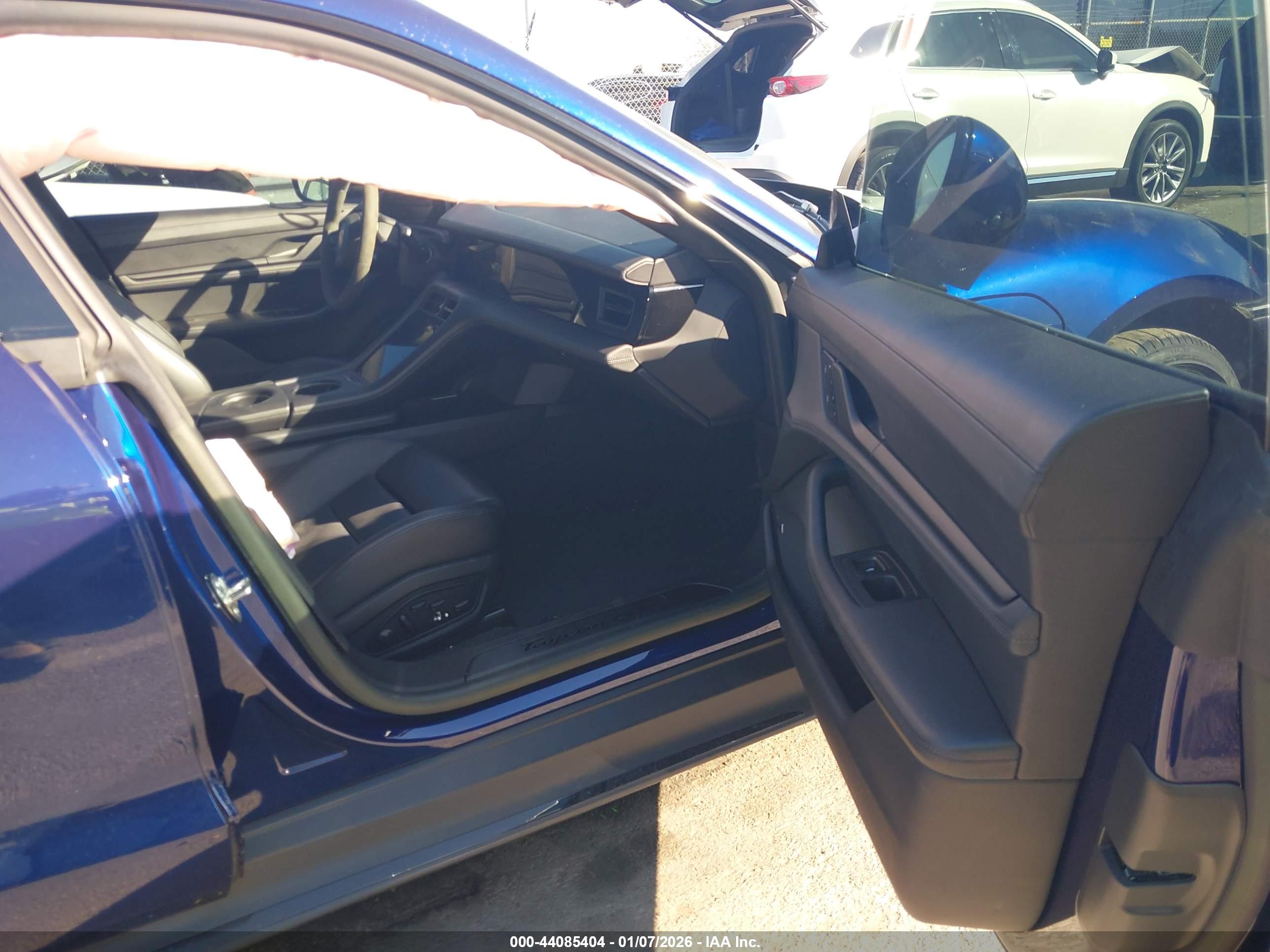 PORSCHE TAYCAN image 5