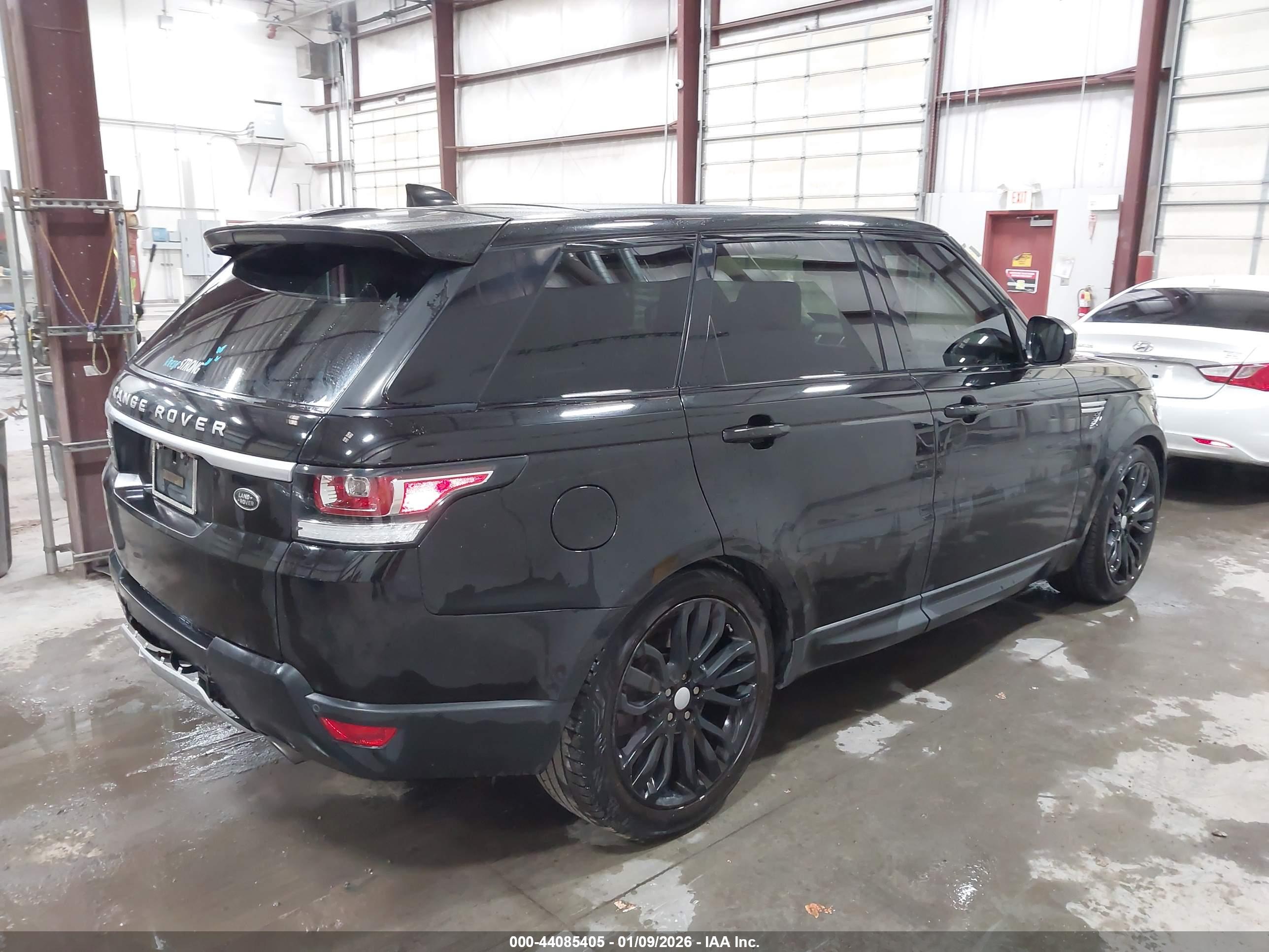 LAND ROVER image 4