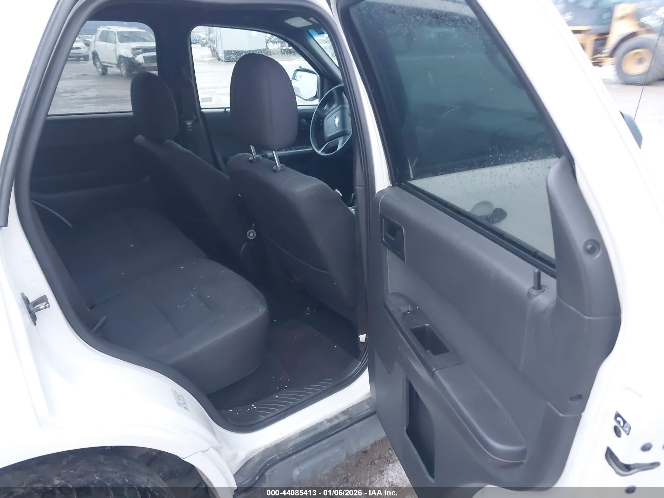 FORD ESCAPE image 8