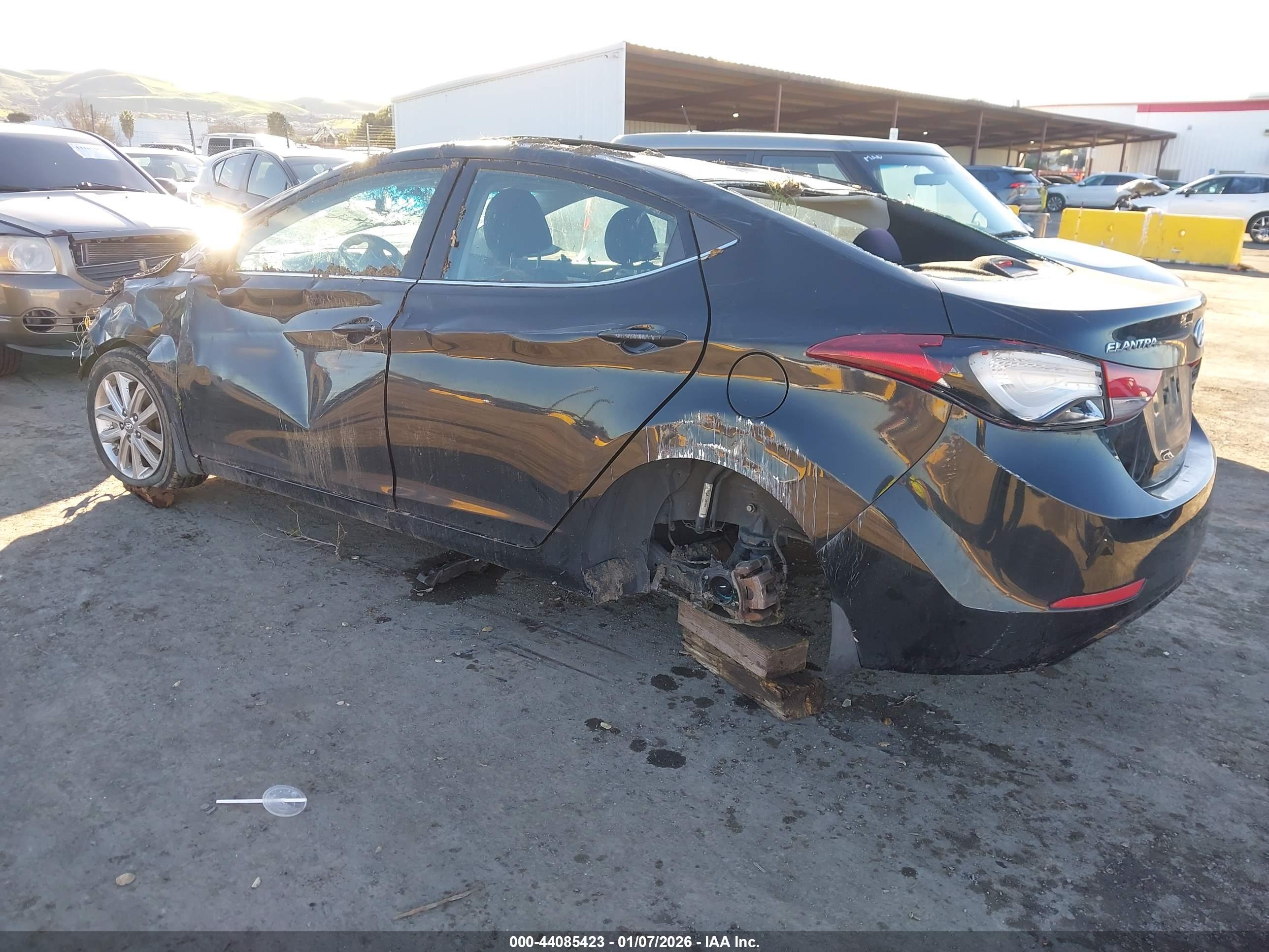 HYUNDAI ELANTRA image 3
