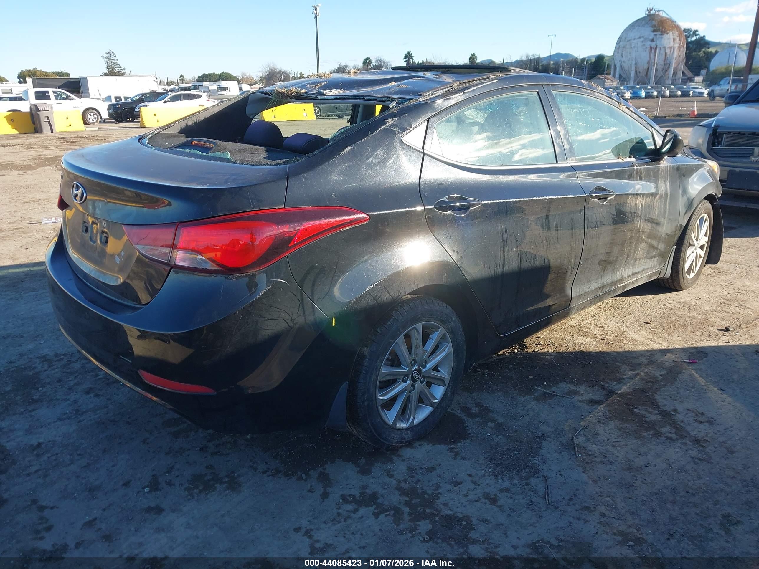 HYUNDAI ELANTRA image 4