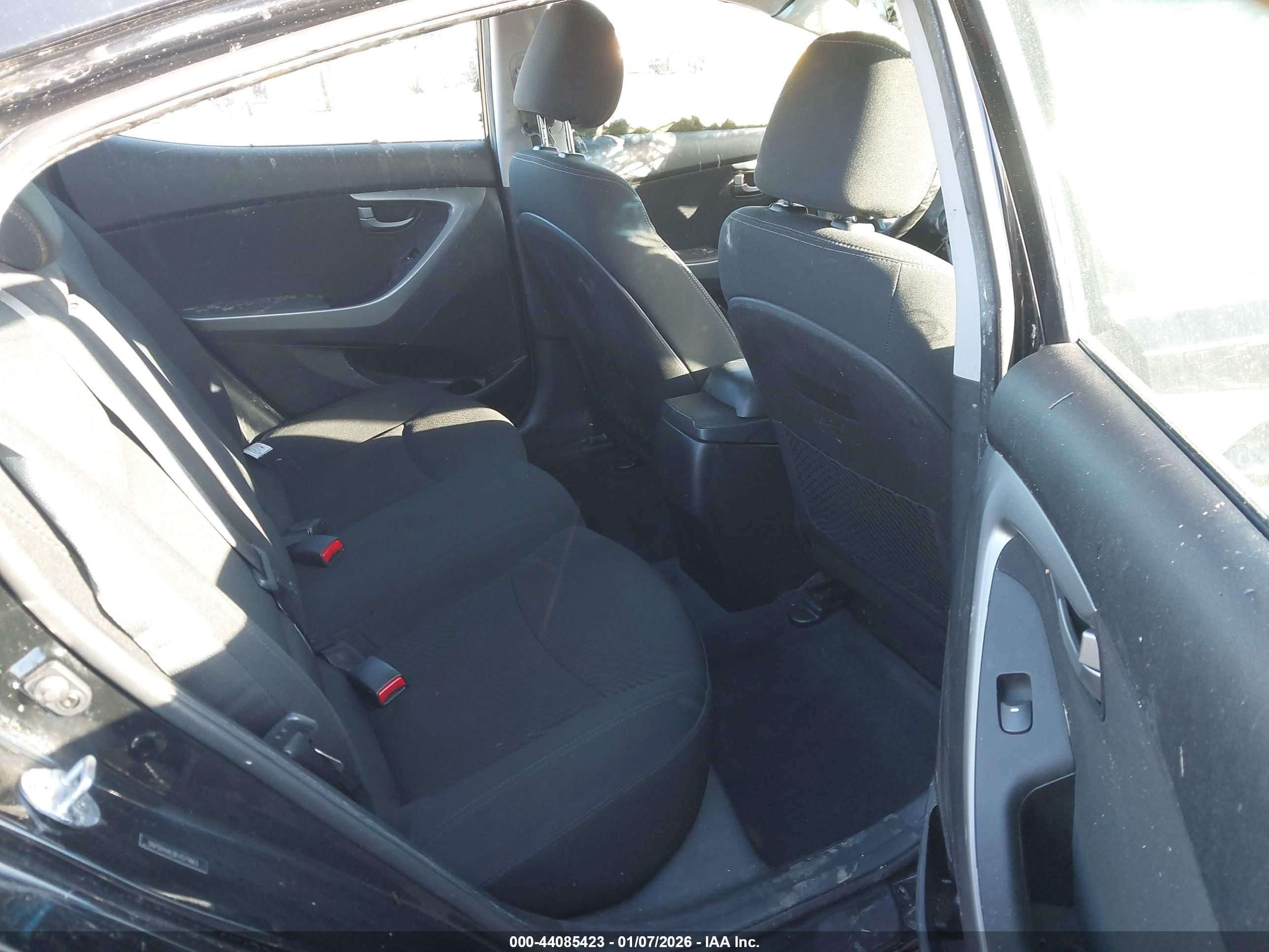 HYUNDAI ELANTRA image 8