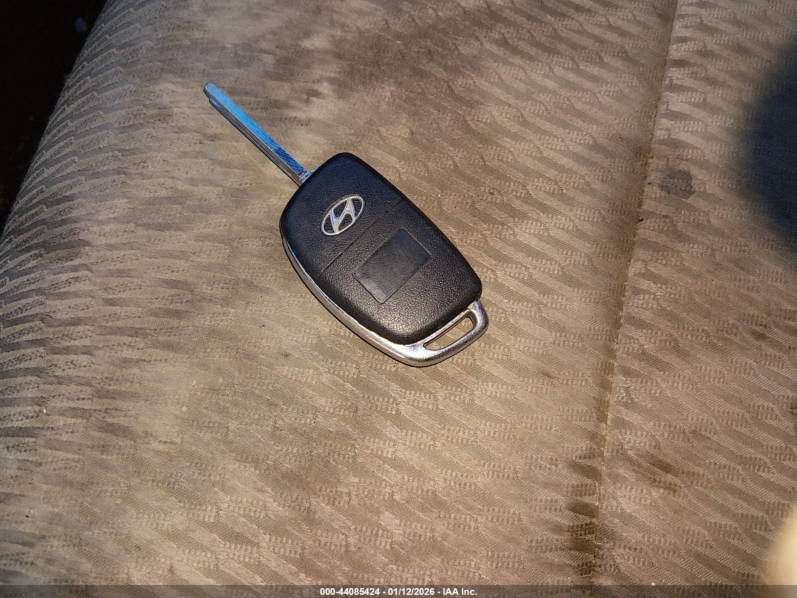 HYUNDAI SANTA image 11
